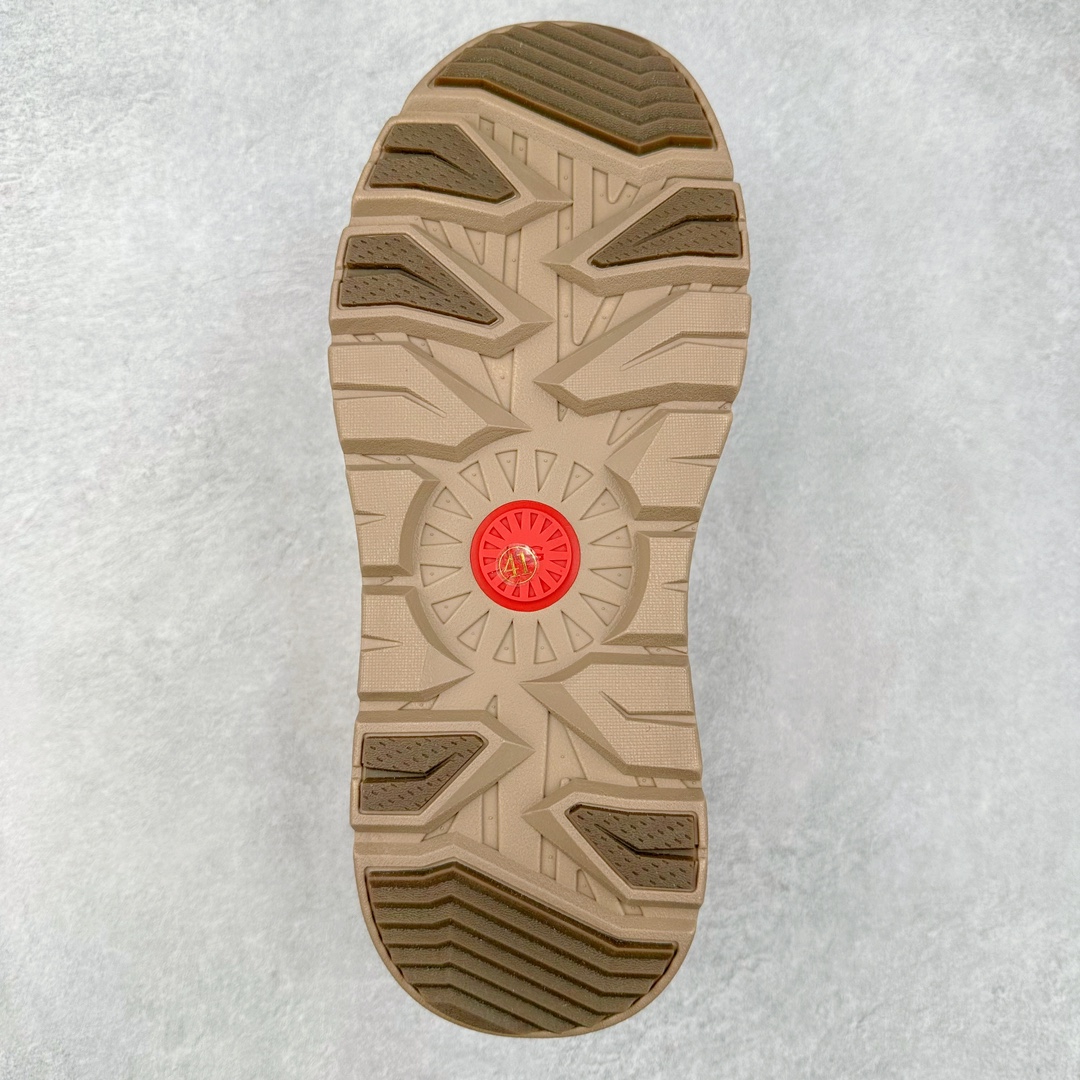 图片[9]-＃GD UGG 1773 经典秋冬羊皮毛一体雪地靴 全鞋采用ZP同厂 隆丰A级澳洲进口羊皮毛一体 品牌代工厂生产线 完全遵循ZP工艺流程 代工厂原厂版师 秉承无原鞋不开发选择 注重每一处细节 市面最正版型 TREADLITE\\\”轻翼\\\”科技外底 轻便/耐用/柔韧/桩型【售后郑重承诺】一个月内若出现重大脱胶/断底等质量问题 直接为您换新！尺码：40 41 42 43 44 45-选品中心