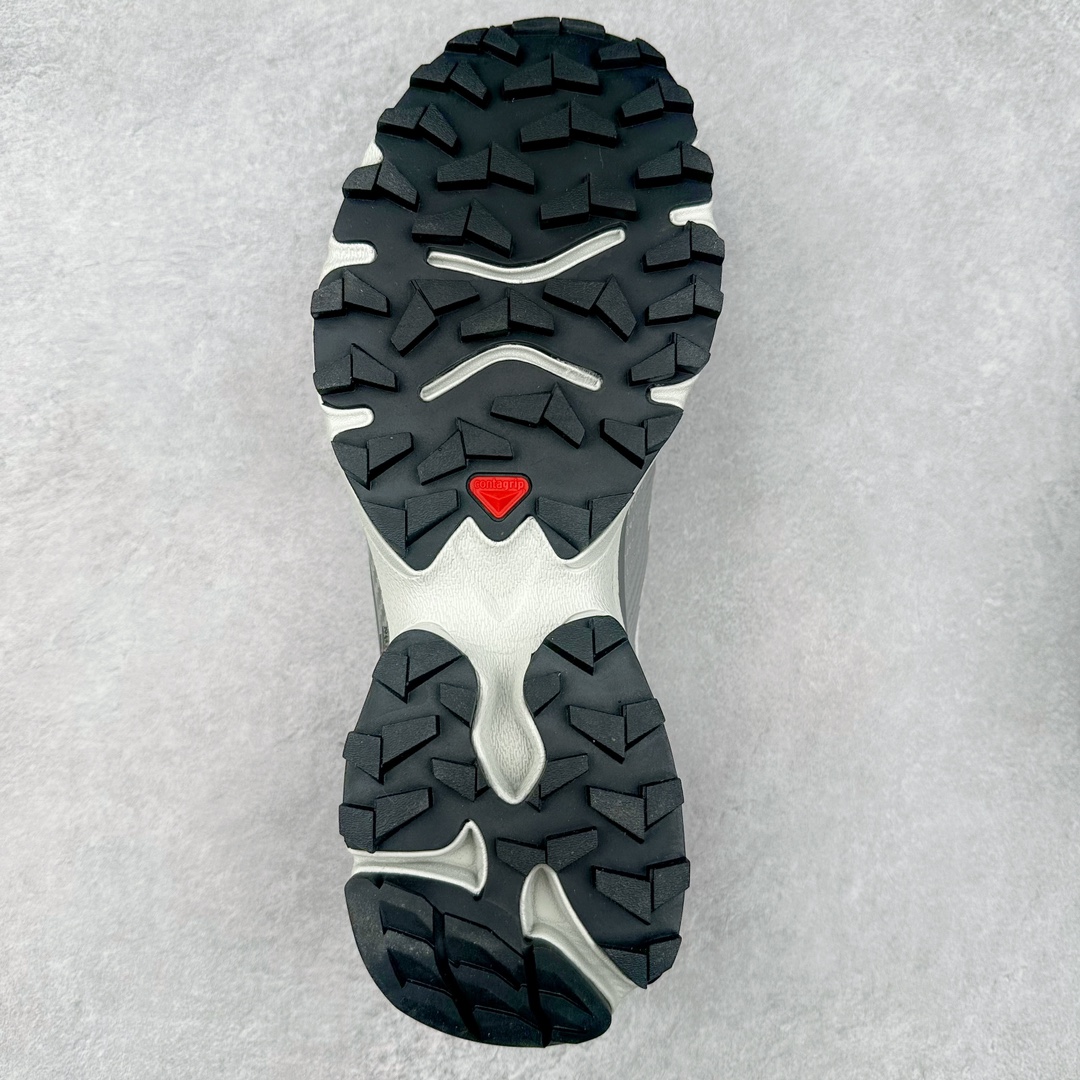 图片[9]-＃GX/绿X Salomon XT-4 OG Advanced 萨洛蒙系列低帮城市越野机能透气休闲运动鞋 鞋舌处附有迷你网眼袋收纳鞋绳以及下方的多色 Logo 标签 接着搭载奶油色 ACS 技术中底以及金色 TPU 塑料部件提升鞋款耐用性 中底与鞋面之间饰有海蓝色条状细节有效增添鞋款层次 最后应用黑色 Contragrip Chevron 外底完成鞋款设计 这次配色颇为高调 两款配色均以绚丽的渐变设计呈现 一款以粉紫渐变主打 另一款以黄绿渐变呈现 视觉效果相当吸睛 鞋面的使用玻璃纤维覆盖物加固 并通过细绳扣系带系统进行锁定 Salomon 的品牌logo 出现在脚后跟和前掌部位 中底虽然偏薄 但非常耐用 与模压塑料ACS 框架以及致密AC2 Muscle 鞋底单元结合 能够提供出色的支撑力和缓冲性 尺码：36 36.5 37.5 38 38.5 39 40 40.5 41 42 42.5 43 44 44.5 45-选品中心