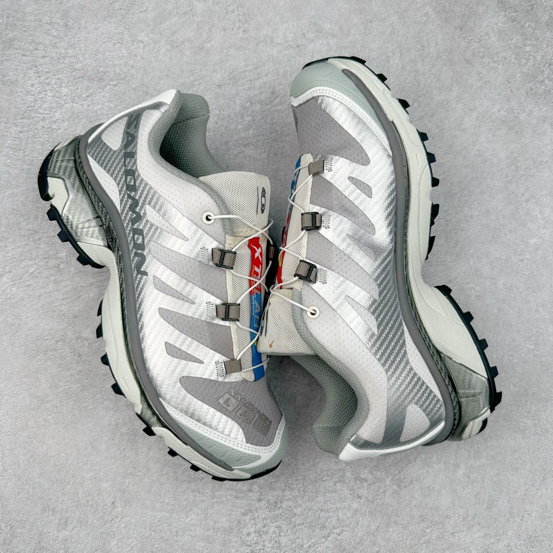 图片[3]-＃GX/绿X Salomon XT-4 OG Advanced 萨洛蒙系列低帮城市越野机能透气休闲运动鞋 鞋舌处附有迷你网眼袋收纳鞋绳以及下方的多色 Logo 标签 接着搭载奶油色 ACS 技术中底以及金色 TPU 塑料部件提升鞋款耐用性 中底与鞋面之间饰有海蓝色条状细节有效增添鞋款层次 最后应用黑色 Contragrip Chevron 外底完成鞋款设计 这次配色颇为高调 两款配色均以绚丽的渐变设计呈现 一款以粉紫渐变主打 另一款以黄绿渐变呈现 视觉效果相当吸睛 鞋面的使用玻璃纤维覆盖物加固 并通过细绳扣系带系统进行锁定 Salomon 的品牌logo 出现在脚后跟和前掌部位 中底虽然偏薄 但非常耐用 与模压塑料ACS 框架以及致密AC2 Muscle 鞋底单元结合 能够提供出色的支撑力和缓冲性 尺码：36 36.5 37.5 38 38.5 39 40 40.5 41 42 42.5 43 44 44.5 45-选品中心