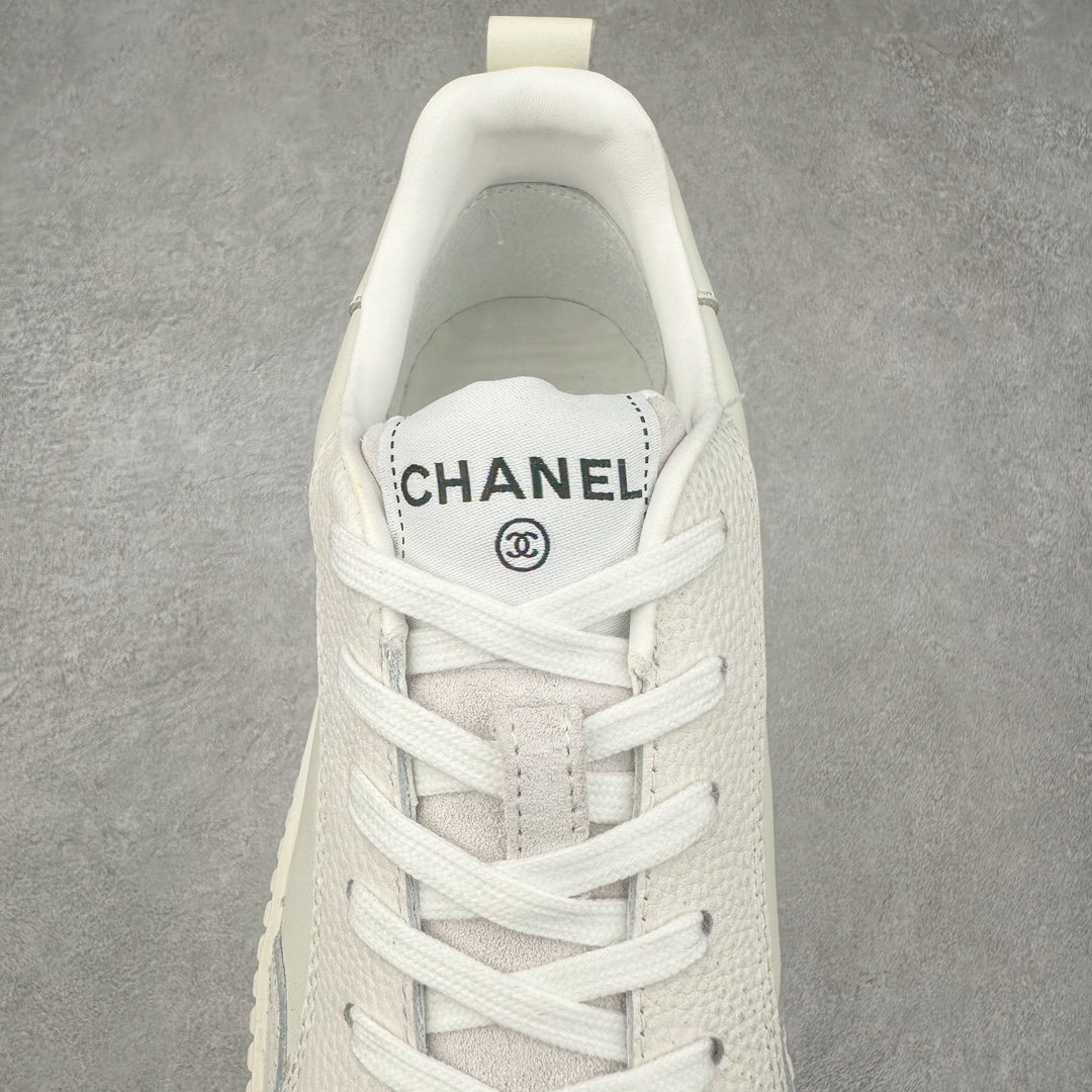 图片[5]-Chanel香奈儿—2023专柜顶级休闲款运动鞋 这款经典设计；鞋面多种工艺风格；大底却时尚运动；不平凡的拥入了多种配色元素…… 多元化混搭非常好看百搭，休闲，时尚，运动，户外都能兼顾…… ꫛꫀꪝ Go➫ 材料： ❶鞋面采用： 原版进口高丝光牛皮+防水羽绒 ❷内里采用： 原版进口透气网 ❸大底根据： 原版TPU组合大底 专柜精品包装全套女35–40-选品中心