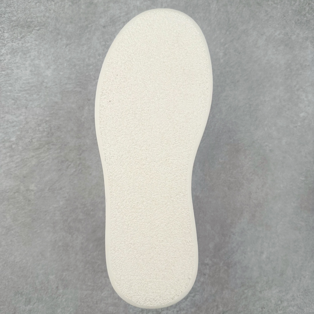 图片[9]-Chanel香奈儿—2023专柜顶级休闲款运动鞋 这款经典设计；鞋面多种工艺风格；大底却时尚运动；不平凡的拥入了多种配色元素…… 多元化混搭非常好看百搭，休闲，时尚，运动，户外都能兼顾…… ꫛꫀꪝ Go➫ 材料： ❶鞋面采用： 原版进口高丝光牛皮+防水羽绒 ❷内里采用： 原版进口透气网 ❸大底根据： 原版TPU组合大底 专柜精品包装全套女35–40-选品中心