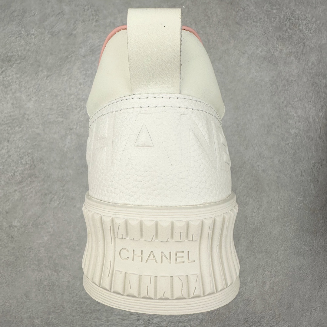 图片[8]-Chanel香奈儿—2023专柜顶级休闲款运动鞋 这款经典设计；鞋面多种工艺风格；大底却时尚运动；不平凡的拥入了多种配色元素…… 多元化混搭非常好看百搭，休闲，时尚，运动，户外都能兼顾…… ꫛꫀꪝ Go➫ 材料： ❶鞋面采用： 原版进口高丝光牛皮+防水羽绒 ❷内里采用： 原版进口透气网 ❸大底根据： 原版TPU组合大底 专柜精品包装全套女35–40-选品中心