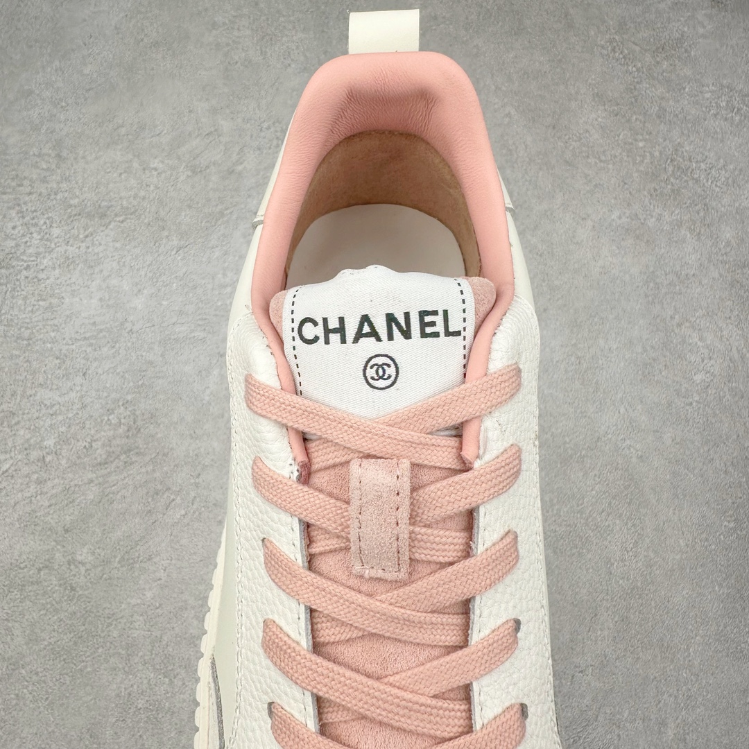图片[5]-Chanel香奈儿—2023专柜顶级休闲款运动鞋 这款经典设计；鞋面多种工艺风格；大底却时尚运动；不平凡的拥入了多种配色元素…… 多元化混搭非常好看百搭，休闲，时尚，运动，户外都能兼顾…… ꫛꫀꪝ Go➫ 材料： ❶鞋面采用： 原版进口高丝光牛皮+防水羽绒 ❷内里采用： 原版进口透气网 ❸大底根据： 原版TPU组合大底 专柜精品包装全套女35–40-选品中心