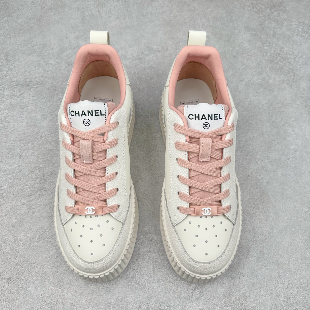 图片[2]-Chanel香奈儿—2023专柜顶级休闲款运动鞋 这款经典设计；鞋面多种工艺风格；大底却时尚运动；不平凡的拥入了多种配色元素…… 多元化混搭非常好看百搭，休闲，时尚，运动，户外都能兼顾…… ꫛꫀꪝ Go➫ 材料： ❶鞋面采用： 原版进口高丝光牛皮+防水羽绒 ❷内里采用： 原版进口透气网 ❸大底根据： 原版TPU组合大底 专柜精品包装全套女35–40-选品中心
