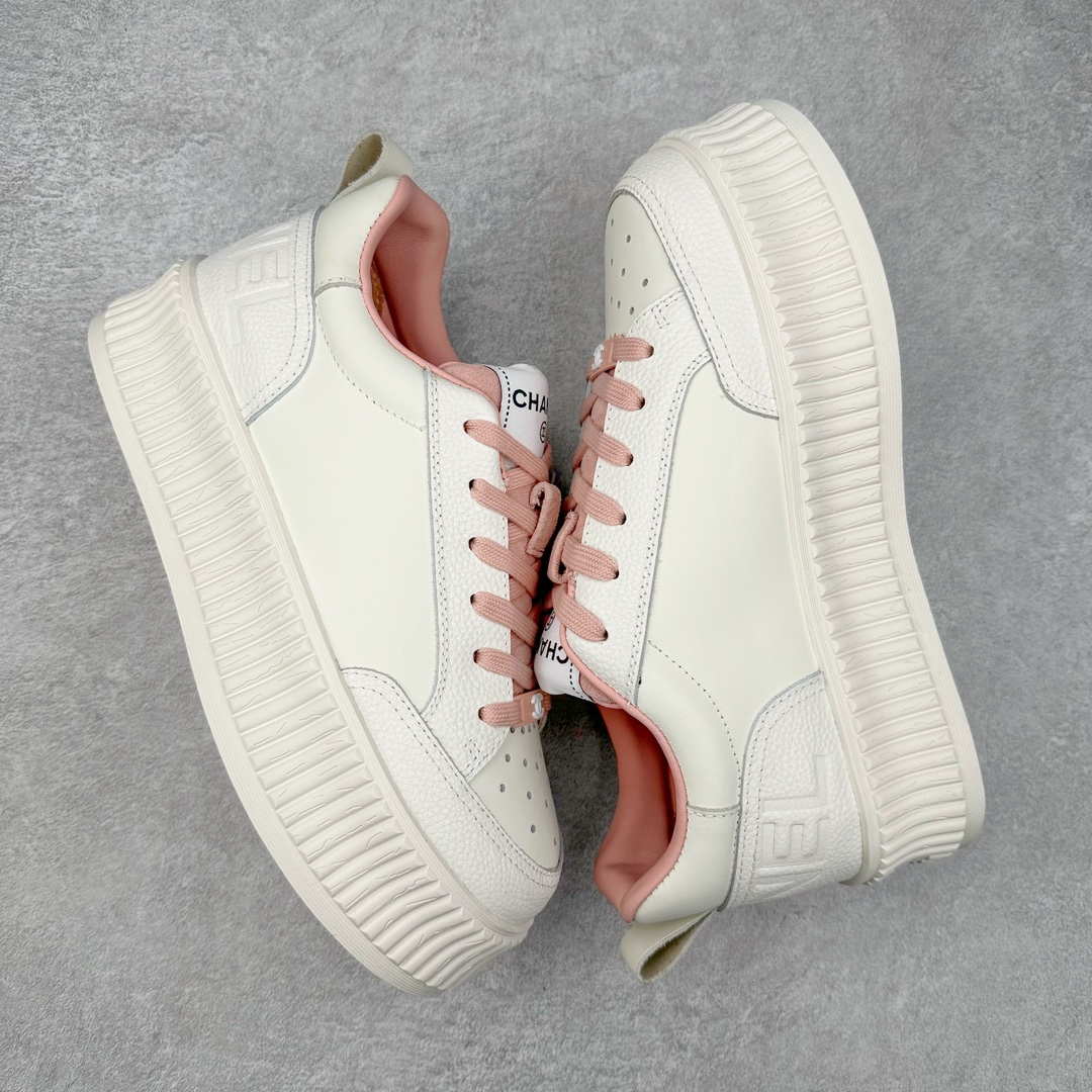 图片[3]-Chanel香奈儿—2023专柜顶级休闲款运动鞋 这款经典设计；鞋面多种工艺风格；大底却时尚运动；不平凡的拥入了多种配色元素…… 多元化混搭非常好看百搭，休闲，时尚，运动，户外都能兼顾…… ꫛꫀꪝ Go➫ 材料： ❶鞋面采用： 原版进口高丝光牛皮+防水羽绒 ❷内里采用： 原版进口透气网 ❸大底根据： 原版TPU组合大底 专柜精品包装全套女35–40-选品中心