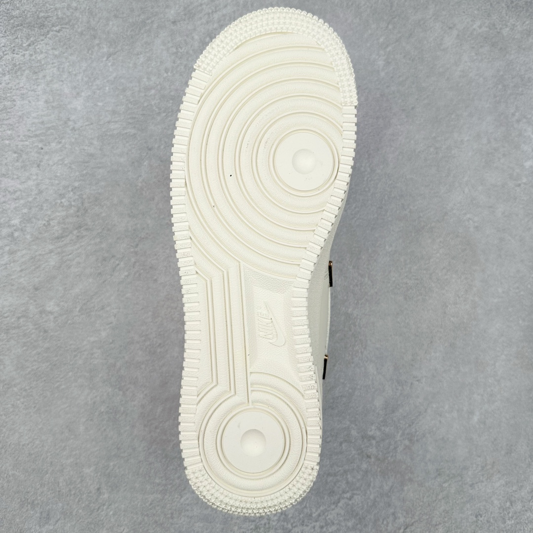 图片[9]-NK Air Force 1´07 Low 空军一号低帮百搭休闲运动板鞋 ZH0316-040 柔软、弹性十足的缓震性能和出色的中底设计 横跨复古与现代的外型结合 造就出风靡全球 三十多年的Force 1 直到今天还深受青睐 尺码：36 36.5 37.5 38 38.5 39 40 40.5 41 42 42.5 43 44 44.5 45-选品中心