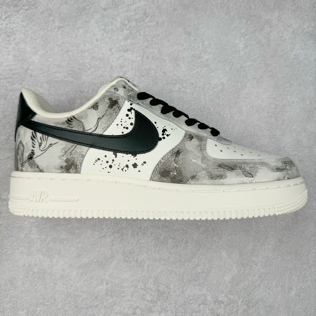 NK Air Force 1´07 Low 空军一号低帮百搭休闲运动板鞋 BL1522-089 柔软、弹性十足的缓震性能和出色的中底设计 横跨复古与现代的外型结合 造就出风靡全球 三十多年的Force 1 直到今天还深受青睐 尺码：36 36.5 37.5 38 38.5 39 40 40.5 41 42 42.5 43 44 44.5 45-选品中心