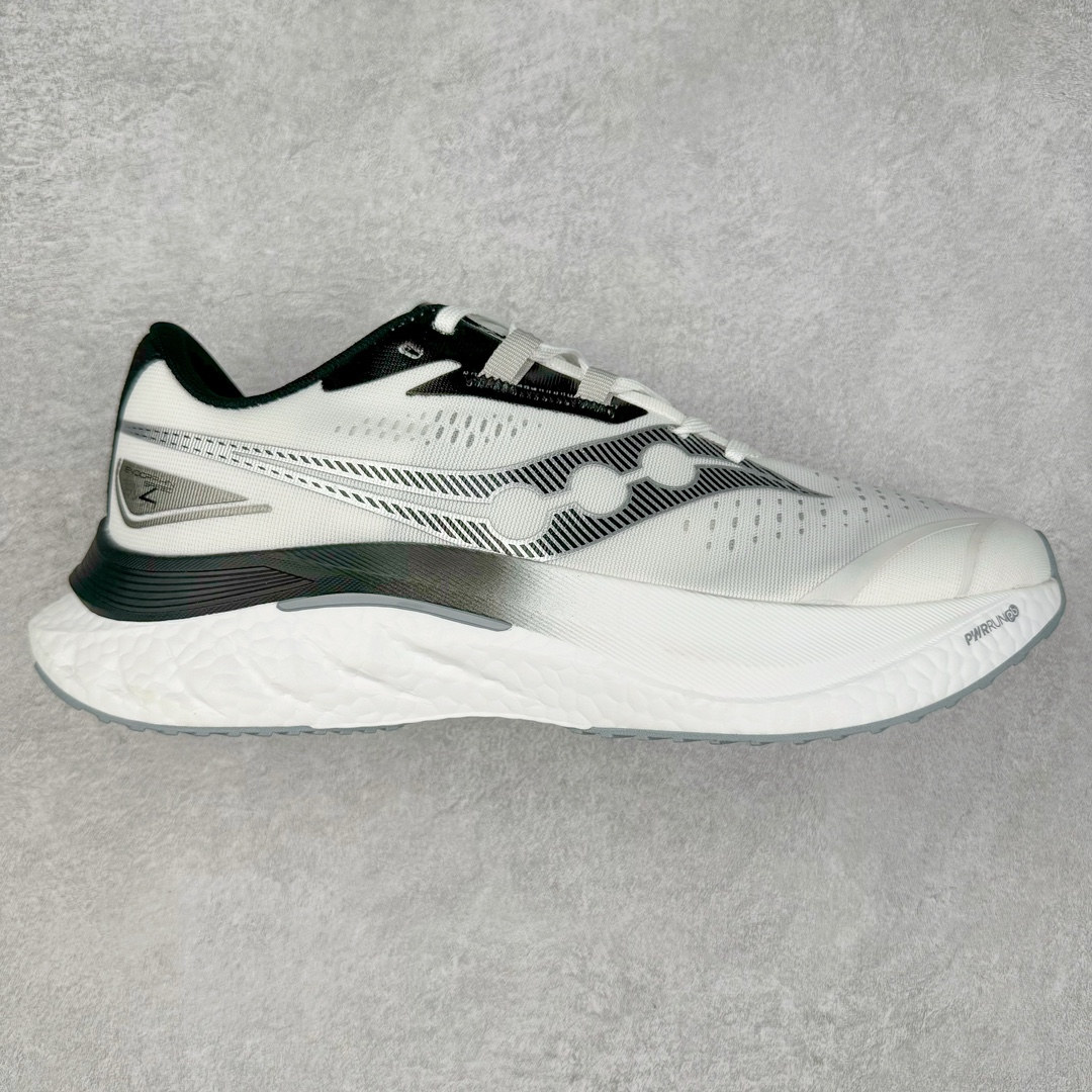 慢跑鞋中的劳斯莱斯 Saucony Endorphin Speed 索康尼啡速4代舒适织物低帮训练跑步鞋 尼龙板厚底竞速训练鞋 #原数据开发纸版楦型 #采用工学透气针织布鞋面材质 #内嵌3D环绕包裹缓震鞋垫 #外置镂空XT-900防滑橡胶大底❗️ #啡速属于减配版，推进力较为温和，尼龙板刚性也不强，驾驭门槛较低，适合进阶跑者日常训练及短距离比赛，适合精英跑者竞速训练。 #中底采用加厚的 PWRRUN PB缓震泡棉，有效减少触地带来的冲击力，能量回馈高达90%，缓震和回弹表现出色。S型飞翼尼龙板结合快速滚动科技，提供推进力的同时，还加强了稳定支撑保护，前后掌过渡也更加流畅。 尺码：40 40.5 41 42 42.5 43 44 44.5 45 女鞋后续待出-选品中心