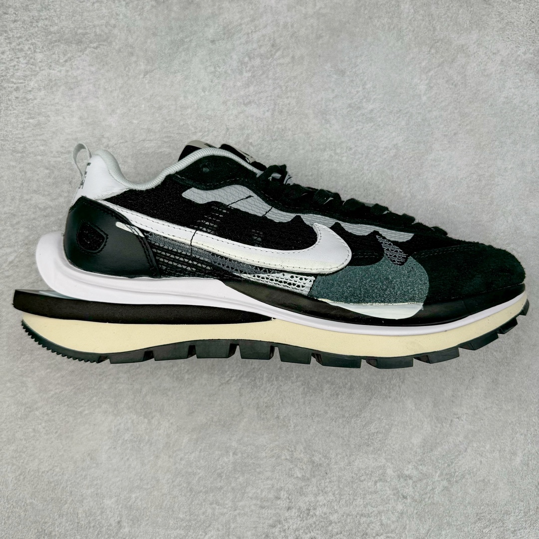 ＃神版特价 Sacai x NK VaporWaffle 联名款华夫3.0潮流休闲增高运动鞋 海外高端零售专属订单 只服务市场百分之五高端客户 全套原楦原纸版原鞋开模 全网最具灵魂的版型 皮料卡色质感均保持原鞋一致 原装油墨Logo手工描漆 原装大底米色部分外尖内方 大底开口上翘弧度 后跟开口弧度高度原鞋一致 全鞋电脑针车 原厂鞋舌织唛标 原盒原配 中文合格证质保卡 客订外包保护盒‼️尺码：35.5 36 36.5 37.5 38 38.5 39 40 40.5 41 42 42.5 43 44 44.5 45 46 47.5-选品中心