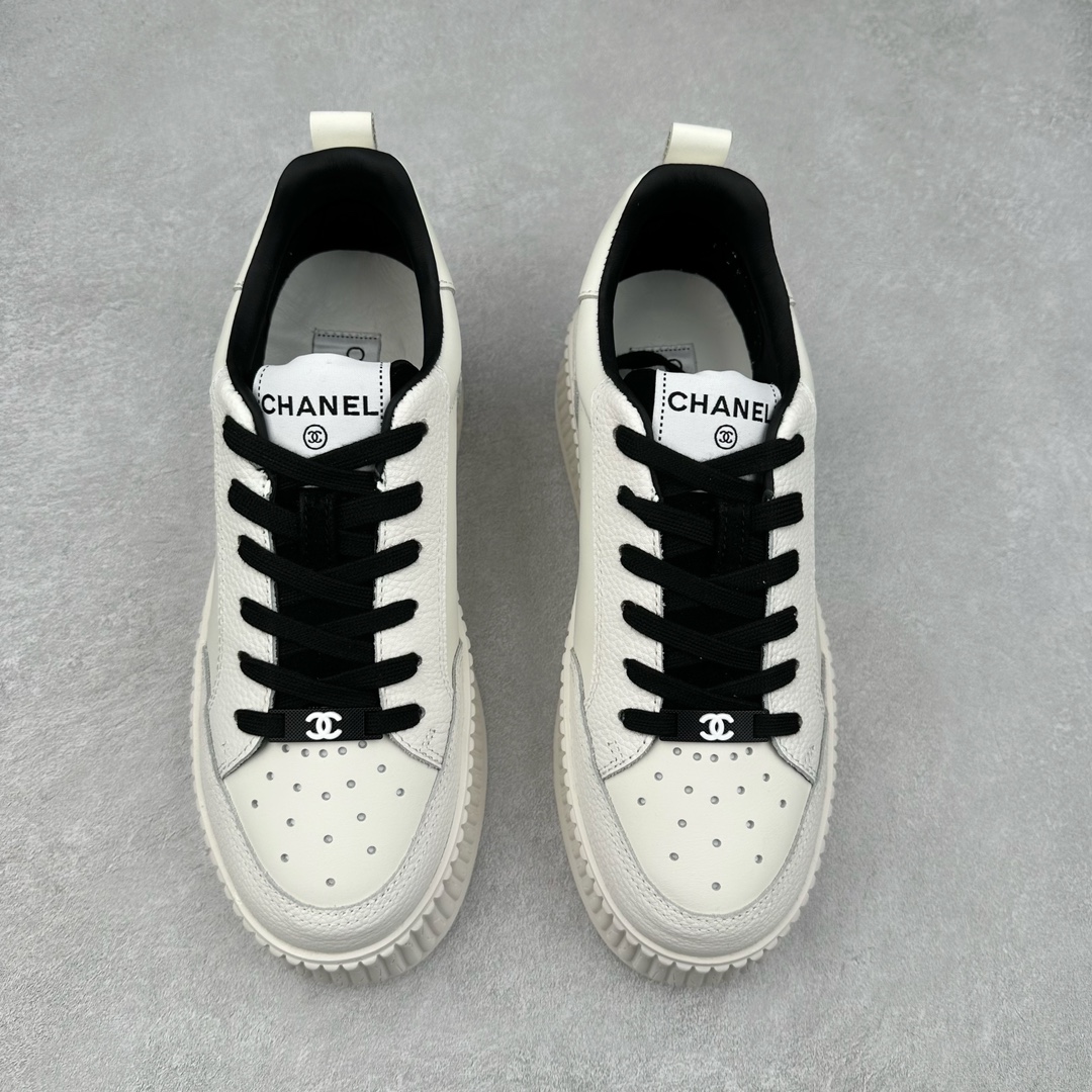 图片[2]-Chanel香奈儿—2023专柜顶级休闲款运动鞋 这款经典设计；鞋面多种工艺风格；大底却时尚运动；不平凡的拥入了多种配色元素…… 多元化混搭非常好看百搭，休闲，时尚，运动，户外都能兼顾…… ꫛꫀꪝ Go➫ 材料： ❶鞋面采用： 原版进口高丝光牛皮+防水羽绒 ❷内里采用： 原版进口透气网 ❸大底根据： 原版TPU组合大底 专柜精品包装全套女35–40-选品中心