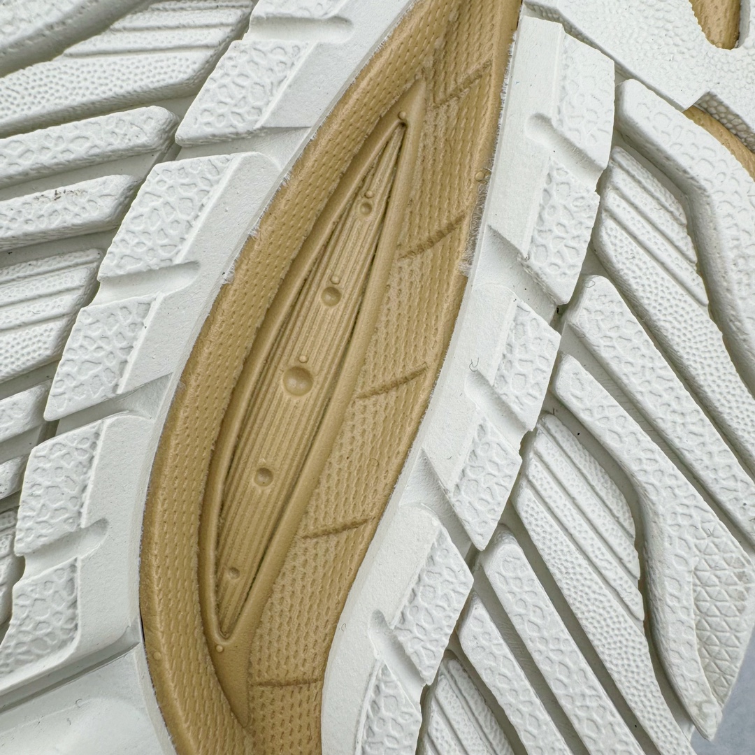 图片[21]-＃Lw纯原 ASICS Gel-Kahana TR V4 亚瑟士机能户外风系列低帮轻量缓震休闲运动跑步鞋 身处城市的喧嚣，内心的想象却永不停歇，Z世代处于现实的繁忙中始终想象着生活的另一种可能和对未知的展望。想象并非背离现实，而是对自我最真实的期待。为鼓励新世代青年唤起对自我的正向的想象，并展开积极的行动，ASICS亚瑟士于2024释出全新主题——唤想自定义。率先推出鞋款GEL-KAHANA TR V4，将出色的城市潮流与户外机能融为一体，实现无界想象与唤回真实自我的完美连结。于城市绽放姿态，唤想自定义。GEL-KAHANA TR V4融合了极具户外型格的设计细节。鞋款大底与中底采用了AHAR耐磨橡胶与GEL缓震胶技术，拥有良好的抓地力与舒适的穿着体验。鞋底所使用的一体化TPU稳定片，为更好地贴合GEL-KAHANA TR V4而全新开模再造，能有效防止脚部过度扭转与侧翻，在提供优秀稳定性的同时，进一步增强了鞋款的机能设计美学。快速系带系统在方便穿戴的同时，为户外运动提供了更优的防护。 GEL-KAHANA TR V4为日常穿着提供稳定、舒适的支撑，鼓励每个人在城市空间中的大胆探索，追寻无拘束的旷野之梦。尺码：36 37 37.5 38 39 39.5 40.5 41.5 42 42.5 43.5 44 44.5 45 46-选品中心