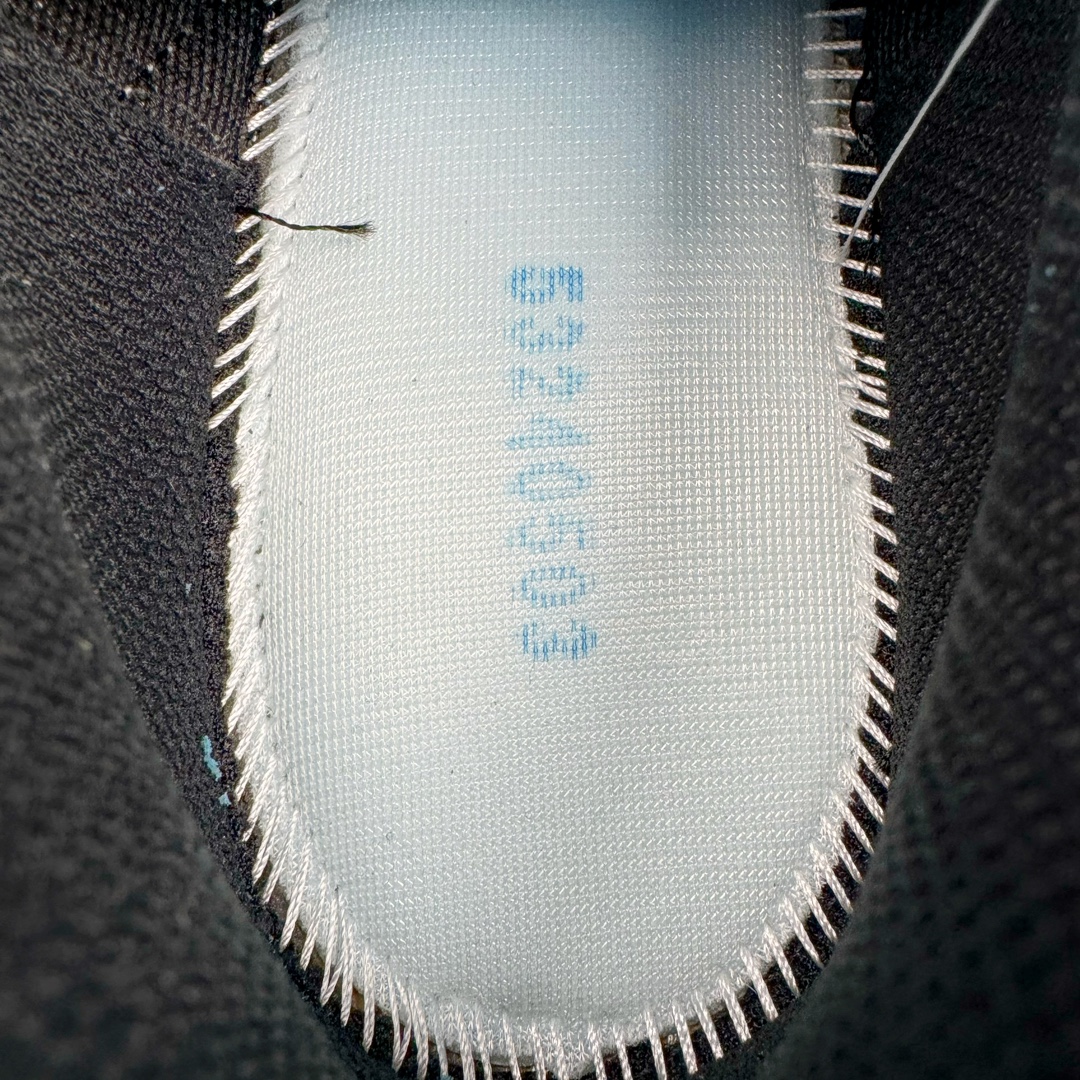 图片[11]-＃Lw纯原 ASICS Gel-Kahana TR V4 亚瑟士机能户外风系列低帮轻量缓震休闲运动跑步鞋 身处城市的喧嚣，内心的想象却永不停歇，Z世代处于现实的繁忙中始终想象着生活的另一种可能和对未知的展望。想象并非背离现实，而是对自我最真实的期待。为鼓励新世代青年唤起对自我的正向的想象，并展开积极的行动，ASICS亚瑟士于2024释出全新主题——唤想自定义。率先推出鞋款GEL-KAHANA TR V4，将出色的城市潮流与户外机能融为一体，实现无界想象与唤回真实自我的完美连结。于城市绽放姿态，唤想自定义。GEL-KAHANA TR V4融合了极具户外型格的设计细节。鞋款大底与中底采用了AHAR耐磨橡胶与GEL缓震胶技术，拥有良好的抓地力与舒适的穿着体验。鞋底所使用的一体化TPU稳定片，为更好地贴合GEL-KAHANA TR V4而全新开模再造，能有效防止脚部过度扭转与侧翻，在提供优秀稳定性的同时，进一步增强了鞋款的机能设计美学。快速系带系统在方便穿戴的同时，为户外运动提供了更优的防护。 GEL-KAHANA TR V4为日常穿着提供稳定、舒适的支撑，鼓励每个人在城市空间中的大胆探索，追寻无拘束的旷野之梦。尺码：36 37 37.5 38 39 39.5 40.5 41.5 42 42.5 43.5 44 44.5 45 46-选品中心