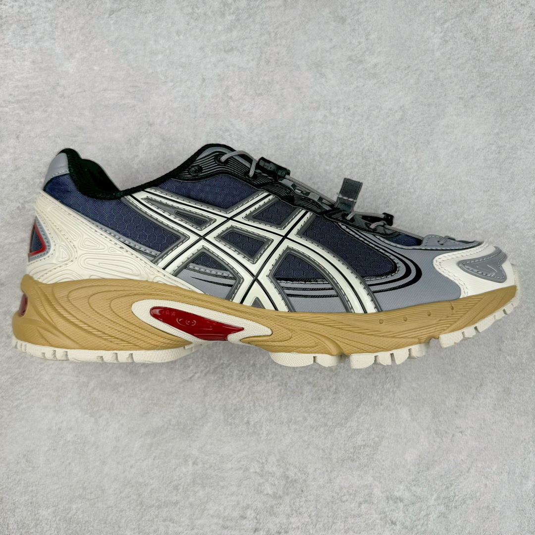 ＃Lw纯原 ASICS Gel-Kahana TR V4 亚瑟士机能户外风系列低帮轻量缓震休闲运动跑步鞋 身处城市的喧嚣，内心的想象却永不停歇，Z世代处于现实的繁忙中始终想象着生活的另一种可能和对未知的展望。想象并非背离现实，而是对自我最真实的期待。为鼓励新世代青年唤起对自我的正向的想象，并展开积极的行动，ASICS亚瑟士于2024释出全新主题——唤想自定义。率先推出鞋款GEL-KAHANA TR V4，将出色的城市潮流与户外机能融为一体，实现无界想象与唤回真实自我的完美连结。于城市绽放姿态，唤想自定义。GEL-KAHANA TR V4融合了极具户外型格的设计细节。鞋款大底与中底采用了AHAR耐磨橡胶与GEL缓震胶技术，拥有良好的抓地力与舒适的穿着体验。鞋底所使用的一体化TPU稳定片，为更好地贴合GEL-KAHANA TR V4而全新开模再造，能有效防止脚部过度扭转与侧翻，在提供优秀稳定性的同时，进一步增强了鞋款的机能设计美学。快速系带系统在方便穿戴的同时，为户外运动提供了更优的防护。 GEL-KAHANA TR V4为日常穿着提供稳定、舒适的支撑，鼓励每个人在城市空间中的大胆探索，追寻无拘束的旷野之梦。尺码：36 37 37.5 38 39 39.5 40.5 41.5 42 42.5 43.5 44 44.5 45 46-选品中心