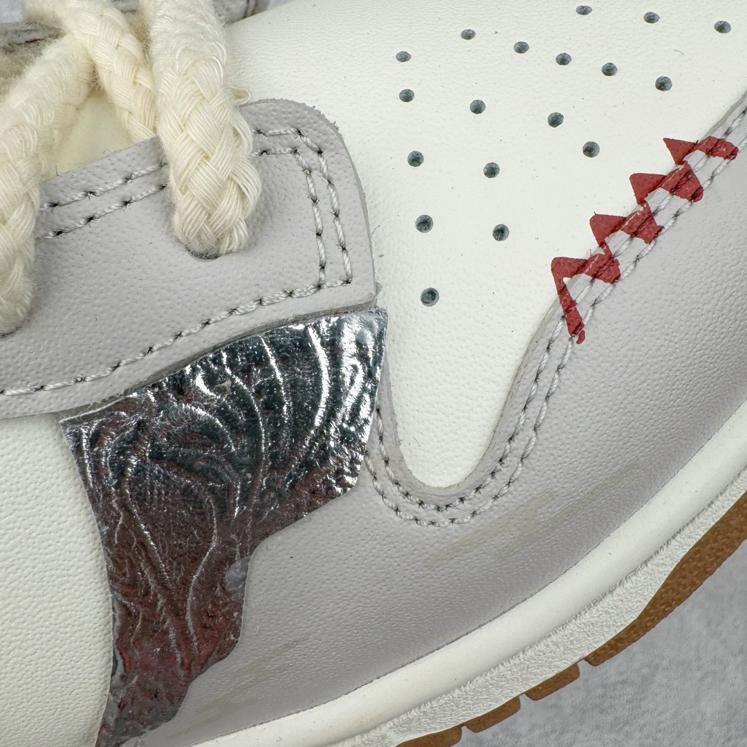 图片[19]-＃YC纯原 NK Dunk Low 国风礼盒红米 FB7160-161 定制系列天花板 无原鞋不开发 全系列得物原鞋一比一校对开发 配色持续更新中 终端对接 优势输出 全套原厂楦头原纸板数据档案倾力打造 原汁原味莞产 极致还原 圈内最强针车工艺 高端零售指定版 广东原厂配套原盒原标 鞋盒分三个尺码段 原厂冲刀 超高清洁度 全鞋零毛边皮料切割 采用原厂百宏鞋带以及原厂百宏织唛舌标 内标可供原厂几率过验 进口原装条纹中底布 四线拉帮白色点胶 原厂拉帮手法遵循公司 原厂电绣 极致还原 尺码：40 40.5 41 42 42.5 43 44 44.5 45 46-选品中心