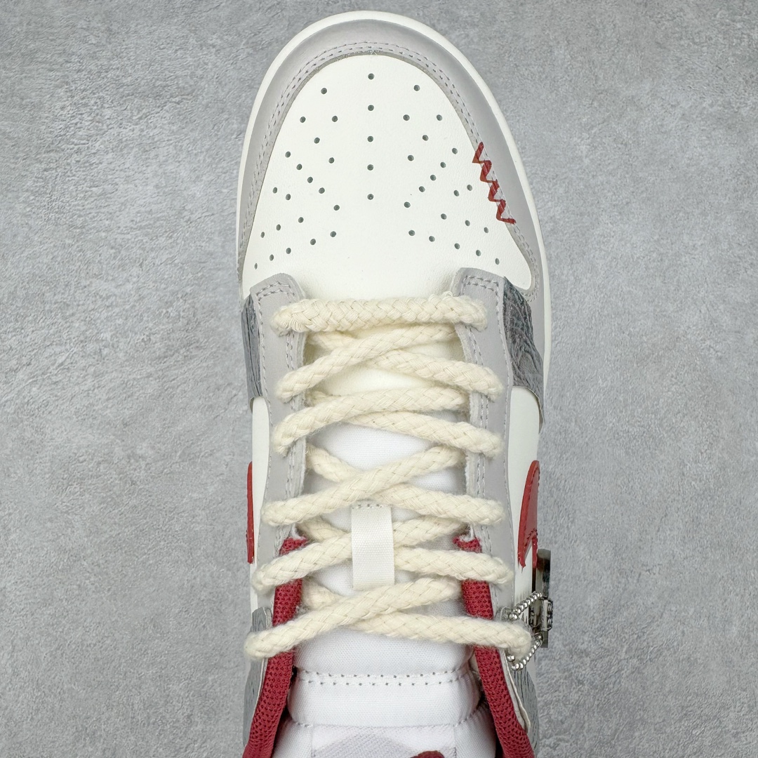 图片[4]-＃YC纯原 NK Dunk Low 国风礼盒红米 FB7160-161 定制系列天花板 无原鞋不开发 全系列得物原鞋一比一校对开发 配色持续更新中 终端对接 优势输出 全套原厂楦头原纸板数据档案倾力打造 原汁原味莞产 极致还原 圈内最强针车工艺 高端零售指定版 广东原厂配套原盒原标 鞋盒分三个尺码段 原厂冲刀 超高清洁度 全鞋零毛边皮料切割 采用原厂百宏鞋带以及原厂百宏织唛舌标 内标可供原厂几率过验 进口原装条纹中底布 四线拉帮白色点胶 原厂拉帮手法遵循公司 原厂电绣 极致还原 尺码：40 40.5 41 42 42.5 43 44 44.5 45 46-选品中心