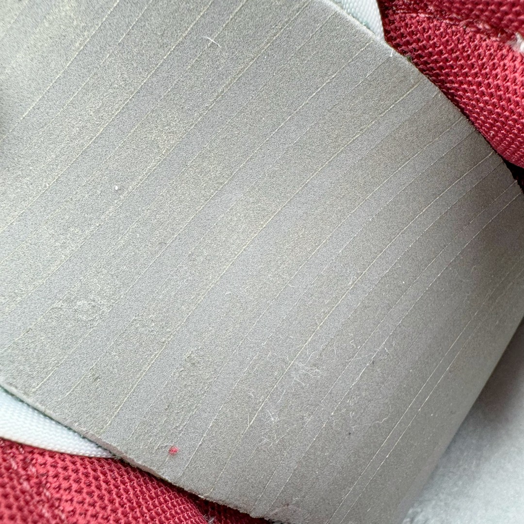 图片[11]-＃YC纯原 NK Dunk Low 国风礼盒红米 FB7160-161 定制系列天花板 无原鞋不开发 全系列得物原鞋一比一校对开发 配色持续更新中 终端对接 优势输出 全套原厂楦头原纸板数据档案倾力打造 原汁原味莞产 极致还原 圈内最强针车工艺 高端零售指定版 广东原厂配套原盒原标 鞋盒分三个尺码段 原厂冲刀 超高清洁度 全鞋零毛边皮料切割 采用原厂百宏鞋带以及原厂百宏织唛舌标 内标可供原厂几率过验 进口原装条纹中底布 四线拉帮白色点胶 原厂拉帮手法遵循公司 原厂电绣 极致还原 尺码：40 40.5 41 42 42.5 43 44 44.5 45 46-选品中心