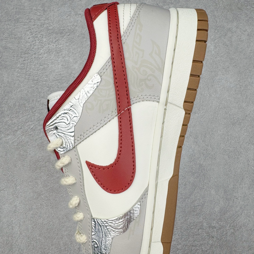 图片[7]-＃YC纯原 NK Dunk Low 国风礼盒红米 FB7160-161 定制系列天花板 无原鞋不开发 全系列得物原鞋一比一校对开发 配色持续更新中 终端对接 优势输出 全套原厂楦头原纸板数据档案倾力打造 原汁原味莞产 极致还原 圈内最强针车工艺 高端零售指定版 广东原厂配套原盒原标 鞋盒分三个尺码段 原厂冲刀 超高清洁度 全鞋零毛边皮料切割 采用原厂百宏鞋带以及原厂百宏织唛舌标 内标可供原厂几率过验 进口原装条纹中底布 四线拉帮白色点胶 原厂拉帮手法遵循公司 原厂电绣 极致还原 尺码：40 40.5 41 42 42.5 43 44 44.5 45 46-选品中心