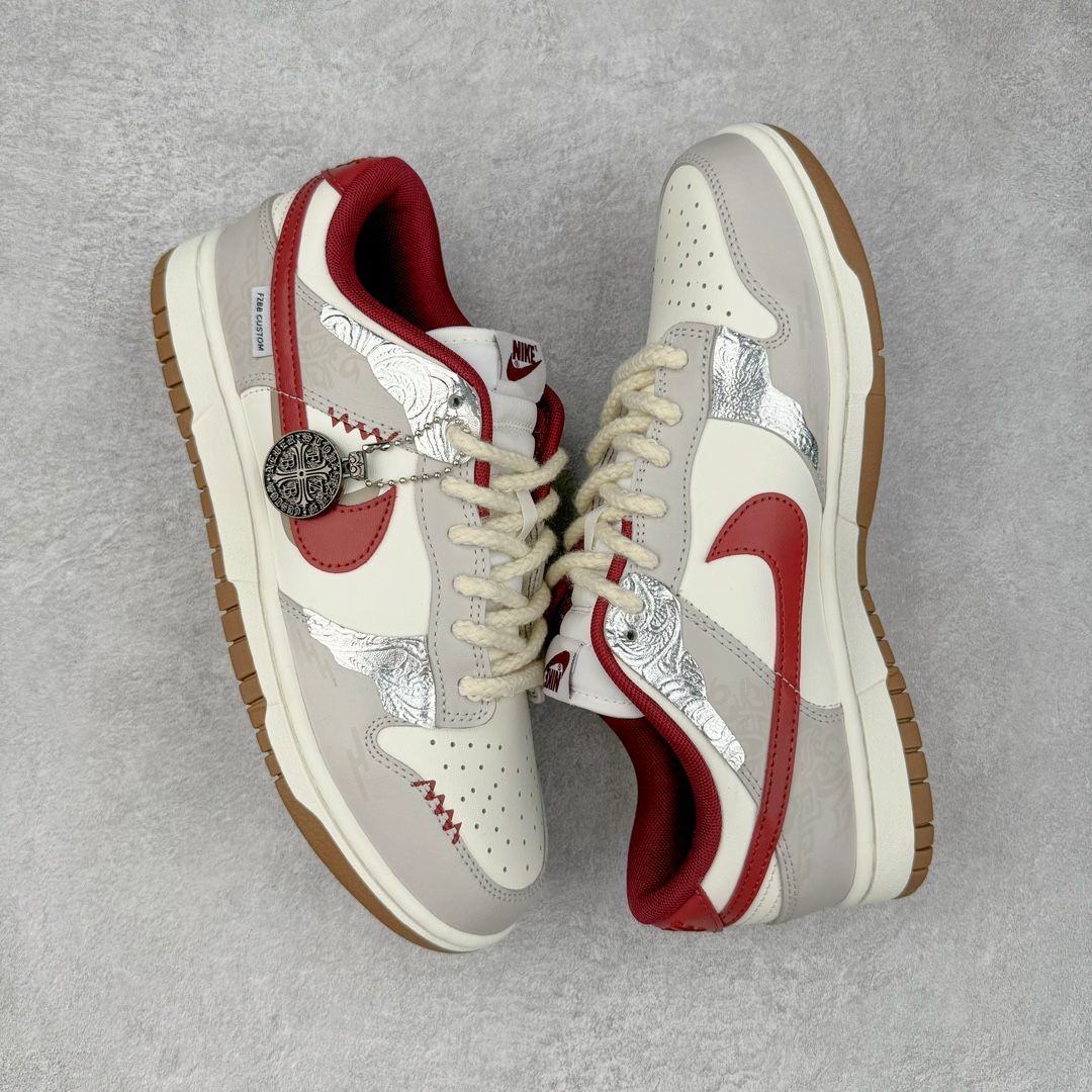 图片[3]-＃YC纯原 NK Dunk Low 国风礼盒红米 FB7160-161 定制系列天花板 无原鞋不开发 全系列得物原鞋一比一校对开发 配色持续更新中 终端对接 优势输出 全套原厂楦头原纸板数据档案倾力打造 原汁原味莞产 极致还原 圈内最强针车工艺 高端零售指定版 广东原厂配套原盒原标 鞋盒分三个尺码段 原厂冲刀 超高清洁度 全鞋零毛边皮料切割 采用原厂百宏鞋带以及原厂百宏织唛舌标 内标可供原厂几率过验 进口原装条纹中底布 四线拉帮白色点胶 原厂拉帮手法遵循公司 原厂电绣 极致还原 尺码：40 40.5 41 42 42.5 43 44 44.5 45 46-选品中心