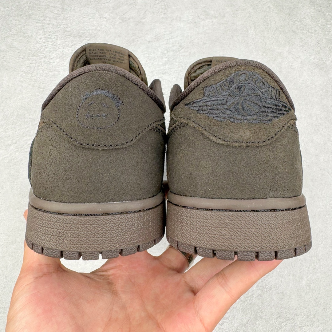 图片[6]-＃PK纯原 Travis Scott x Air Jordan AJ1 Low OG SP TS联名倒钩9.0低帮 黑棕 DM7688-202 圈内最强倒钩系列 高端零售特供批次 产品品控稳定性领先行业 各方面均可对飙L版 良心定价不杀猪 SZ原厂全套原楦原纸板冲刀磨具开发 原厂皮料加持 原厂港宝加持定型后跟R度完美 同源原厂电绣 鬼脸飞翼针数密度立体效果一致 百分百一致原鞋 原厂拉帮工艺 针距密度一致 后跟弧度收口自然不对折 极致一眼正品既视感 进口玻璃冲刀皮料裁剪零毛边 全鞋电脑针车工艺 品控清洁度最高QC检验标准 免检产品 原厂订购鞋盒、鞋标、防尘纸、鞋撑、鞋带 追求极致的原厂味道 尺码：36 36.5 37.5 38 38.5 39 40 40.5 41 42 42.5 43 44 44.5 45 46 47.5-选品中心