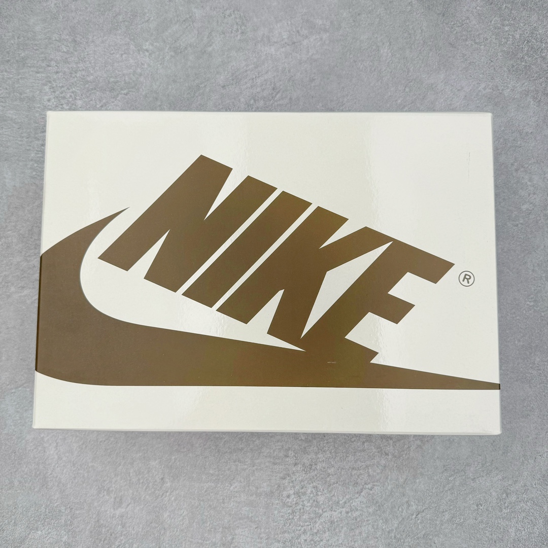 图片[24]-＃PK纯原 Travis Scott x Air Jordan AJ1 Low OG SP TS联名倒钩9.0低帮 黑棕 DM7688-202 圈内最强倒钩系列 高端零售特供批次 产品品控稳定性领先行业 各方面均可对飙L版 良心定价不杀猪 SZ原厂全套原楦原纸板冲刀磨具开发 原厂皮料加持 原厂港宝加持定型后跟R度完美 同源原厂电绣 鬼脸飞翼针数密度立体效果一致 百分百一致原鞋 原厂拉帮工艺 针距密度一致 后跟弧度收口自然不对折 极致一眼正品既视感 进口玻璃冲刀皮料裁剪零毛边 全鞋电脑针车工艺 品控清洁度最高QC检验标准 免检产品 原厂订购鞋盒、鞋标、防尘纸、鞋撑、鞋带 追求极致的原厂味道 尺码：36 36.5 37.5 38 38.5 39 40 40.5 41 42 42.5 43 44 44.5 45 46 47.5-选品中心