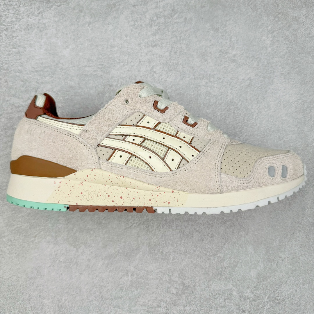 ＃纯原福利 Asics Gel-Lyte III 亚瑟士3代系列低帮经典复古休闲运动跑步鞋 伴随着复古跑鞋的再度盛行，让不少运动品牌都将自家经典鞋款重新带回，ASICS 亚瑟士这两年受到众多球鞋爱好者追捧。近期，ASICS 亚瑟士以自己经典的 GEL-LYTE III OG 为蓝本推出了两双全新配色。第一双选择了灰色、藏蓝色和蒂芙尼蓝色拼接呈现，随之妆点一抹粉色，使整双鞋低调又不失细节。材质选择了大面积麂皮与网眼面料打造，保证了质感与透气性兼备。最后以略微泛黄的中底收尾，完善整体设计。另一双以深浅不同的卡其色打造鞋身，缀以淡紫色丰富鞋身细节，想必第一双会更加适合女生上脚。用料与上一双完全相同，提供了优秀的质感。尺码：36 37 37.5 38 39 39.5 40 40.5 41.5 42 42.5 43.5 44 45-选品中心
