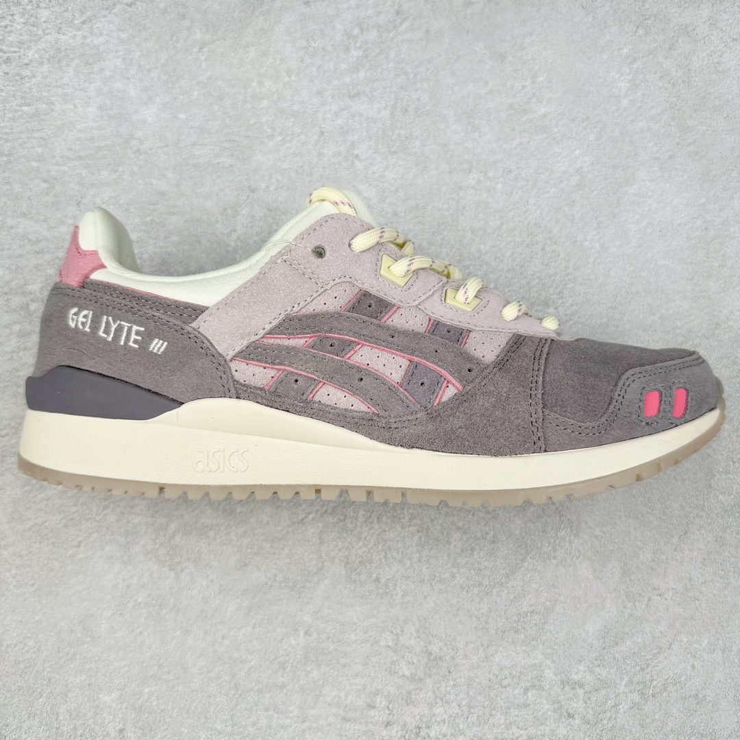 图片[5]-＃纯原福利 Asics Gel-Lyte III 亚瑟士3代系列低帮经典复古休闲运动跑步鞋 伴随着复古跑鞋的再度盛行，让不少运动品牌都将自家经典鞋款重新带回，ASICS 亚瑟士这两年受到众多球鞋爱好者追捧。近期，ASICS 亚瑟士以自己经典的 GEL-LYTE III OG 为蓝本推出了两双全新配色。第一双选择了灰色、藏蓝色和蒂芙尼蓝色拼接呈现，随之妆点一抹粉色，使整双鞋低调又不失细节。材质选择了大面积麂皮与网眼面料打造，保证了质感与透气性兼备。最后以略微泛黄的中底收尾，完善整体设计。另一双以深浅不同的卡其色打造鞋身，缀以淡紫色丰富鞋身细节，想必第一双会更加适合女生上脚。用料与上一双完全相同，提供了优秀的质感。尺码：36 37 37.5 38 39 39.5 40 40.5 41.5 42 42.5 43.5 44 45-选品中心