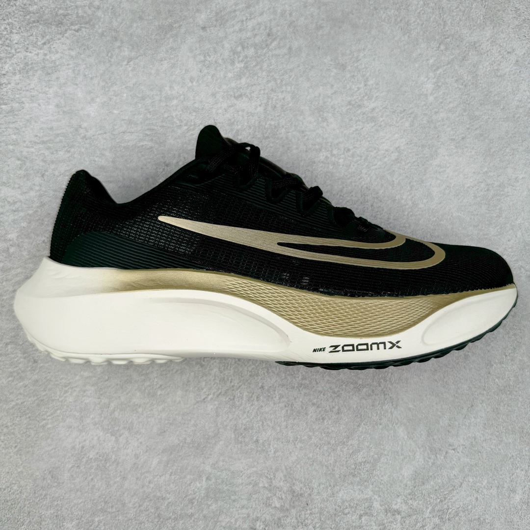 ＃特价福利 NK Zoom Fly 5 飞行5代马拉松系列低帮透气休闲运动慢跑鞋 NK旗下跑鞋阵容持续迎来新成员 今回正式登场的鞋型为 Zoom Fly 5 全鞋大量采用回收材料制成 鞋面搭载创新 Flyknit 技术打造的编织网眼 同时考量了舒适、性能与可持续性 采用大型 ZoomX 中底与 Swoosh 徽标注入等变化 鞋侧还有「Push Limits + Break Barriers」字样叙述 尺码：36 36.5 37.5 38 38.5 39 40 40.5 41 42 42.5 43 44 44.5 45-选品中心