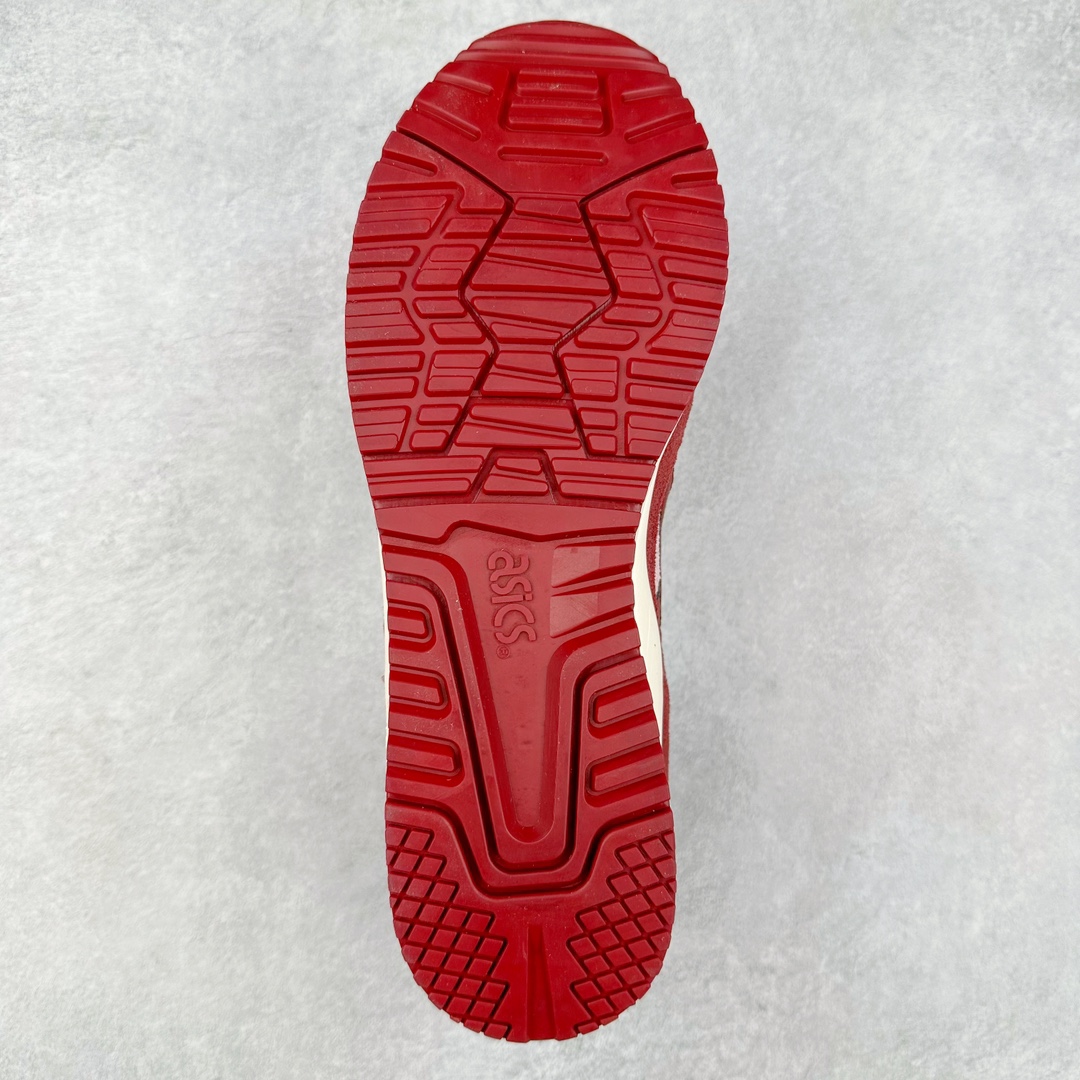 图片[9]-＃纯原福利 Asics Gel-Lyte III 亚瑟士3代系列低帮经典复古休闲运动跑步鞋 伴随着复古跑鞋的再度盛行，让不少运动品牌都将自家经典鞋款重新带回，ASICS 亚瑟士这两年受到众多球鞋爱好者追捧。近期，ASICS 亚瑟士以自己经典的 GEL-LYTE III OG 为蓝本推出了两双全新配色。第一双选择了灰色、藏蓝色和蒂芙尼蓝色拼接呈现，随之妆点一抹粉色，使整双鞋低调又不失细节。材质选择了大面积麂皮与网眼面料打造，保证了质感与透气性兼备。最后以略微泛黄的中底收尾，完善整体设计。另一双以深浅不同的卡其色打造鞋身，缀以淡紫色丰富鞋身细节，想必第一双会更加适合女生上脚。用料与上一双完全相同，提供了优秀的质感。尺码：36 37 37.5 38 39 39.5 40 40.5 41.5 42 42.5 43.5 44 45-选品中心