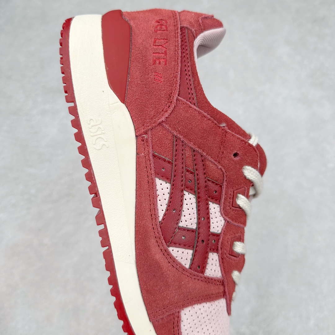 图片[6]-＃纯原福利 Asics Gel-Lyte III 亚瑟士3代系列低帮经典复古休闲运动跑步鞋 伴随着复古跑鞋的再度盛行，让不少运动品牌都将自家经典鞋款重新带回，ASICS 亚瑟士这两年受到众多球鞋爱好者追捧。近期，ASICS 亚瑟士以自己经典的 GEL-LYTE III OG 为蓝本推出了两双全新配色。第一双选择了灰色、藏蓝色和蒂芙尼蓝色拼接呈现，随之妆点一抹粉色，使整双鞋低调又不失细节。材质选择了大面积麂皮与网眼面料打造，保证了质感与透气性兼备。最后以略微泛黄的中底收尾，完善整体设计。另一双以深浅不同的卡其色打造鞋身，缀以淡紫色丰富鞋身细节，想必第一双会更加适合女生上脚。用料与上一双完全相同，提供了优秀的质感。尺码：36 37 37.5 38 39 39.5 40 40.5 41.5 42 42.5 43.5 44 45-选品中心
