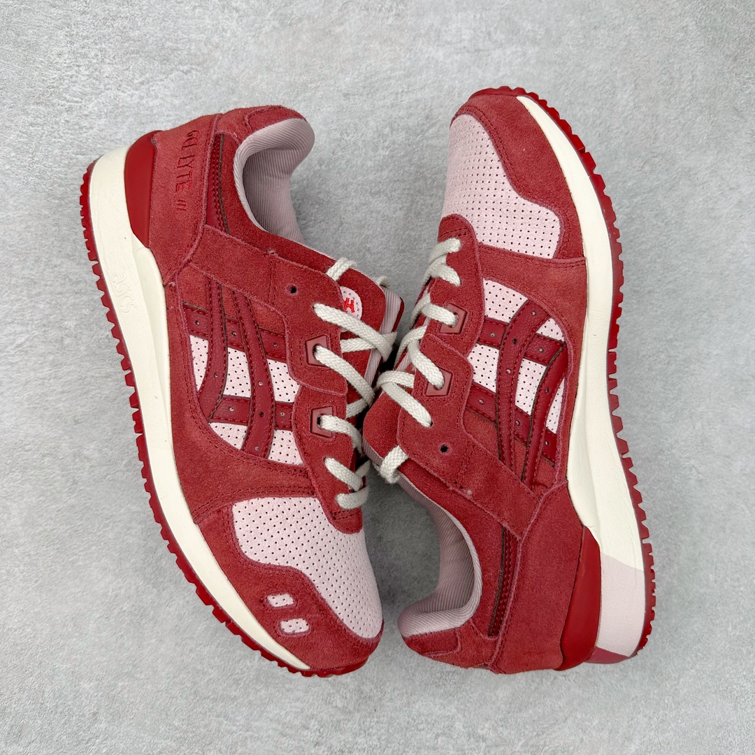 图片[3]-＃纯原福利 Asics Gel-Lyte III 亚瑟士3代系列低帮经典复古休闲运动跑步鞋 伴随着复古跑鞋的再度盛行，让不少运动品牌都将自家经典鞋款重新带回，ASICS 亚瑟士这两年受到众多球鞋爱好者追捧。近期，ASICS 亚瑟士以自己经典的 GEL-LYTE III OG 为蓝本推出了两双全新配色。第一双选择了灰色、藏蓝色和蒂芙尼蓝色拼接呈现，随之妆点一抹粉色，使整双鞋低调又不失细节。材质选择了大面积麂皮与网眼面料打造，保证了质感与透气性兼备。最后以略微泛黄的中底收尾，完善整体设计。另一双以深浅不同的卡其色打造鞋身，缀以淡紫色丰富鞋身细节，想必第一双会更加适合女生上脚。用料与上一双完全相同，提供了优秀的质感。尺码：36 37 37.5 38 39 39.5 40 40.5 41.5 42 42.5 43.5 44 45-选品中心