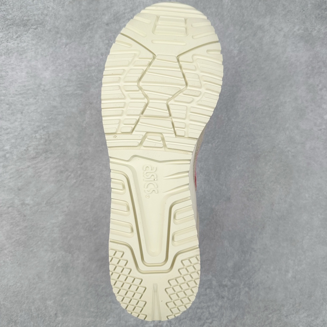 图片[9]-＃纯原福利 Asics Gel-Lyte III 亚瑟士3代系列低帮经典复古休闲运动跑步鞋 伴随着复古跑鞋的再度盛行，让不少运动品牌都将自家经典鞋款重新带回，ASICS 亚瑟士这两年受到众多球鞋爱好者追捧。近期，ASICS 亚瑟士以自己经典的 GEL-LYTE III OG 为蓝本推出了两双全新配色。第一双选择了灰色、藏蓝色和蒂芙尼蓝色拼接呈现，随之妆点一抹粉色，使整双鞋低调又不失细节。材质选择了大面积麂皮与网眼面料打造，保证了质感与透气性兼备。最后以略微泛黄的中底收尾，完善整体设计。另一双以深浅不同的卡其色打造鞋身，缀以淡紫色丰富鞋身细节，想必第一双会更加适合女生上脚。用料与上一双完全相同，提供了优秀的质感。尺码：36 37 37.5 38 39 39.5 40 40.5 41.5 42 42.5 43.5 44 45-选品中心