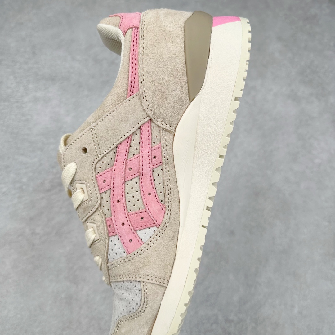 图片[7]-＃纯原福利 Asics Gel-Lyte III 亚瑟士3代系列低帮经典复古休闲运动跑步鞋 伴随着复古跑鞋的再度盛行，让不少运动品牌都将自家经典鞋款重新带回，ASICS 亚瑟士这两年受到众多球鞋爱好者追捧。近期，ASICS 亚瑟士以自己经典的 GEL-LYTE III OG 为蓝本推出了两双全新配色。第一双选择了灰色、藏蓝色和蒂芙尼蓝色拼接呈现，随之妆点一抹粉色，使整双鞋低调又不失细节。材质选择了大面积麂皮与网眼面料打造，保证了质感与透气性兼备。最后以略微泛黄的中底收尾，完善整体设计。另一双以深浅不同的卡其色打造鞋身，缀以淡紫色丰富鞋身细节，想必第一双会更加适合女生上脚。用料与上一双完全相同，提供了优秀的质感。尺码：36 37 37.5 38 39 39.5 40 40.5 41.5 42 42.5 43.5 44 45-选品中心