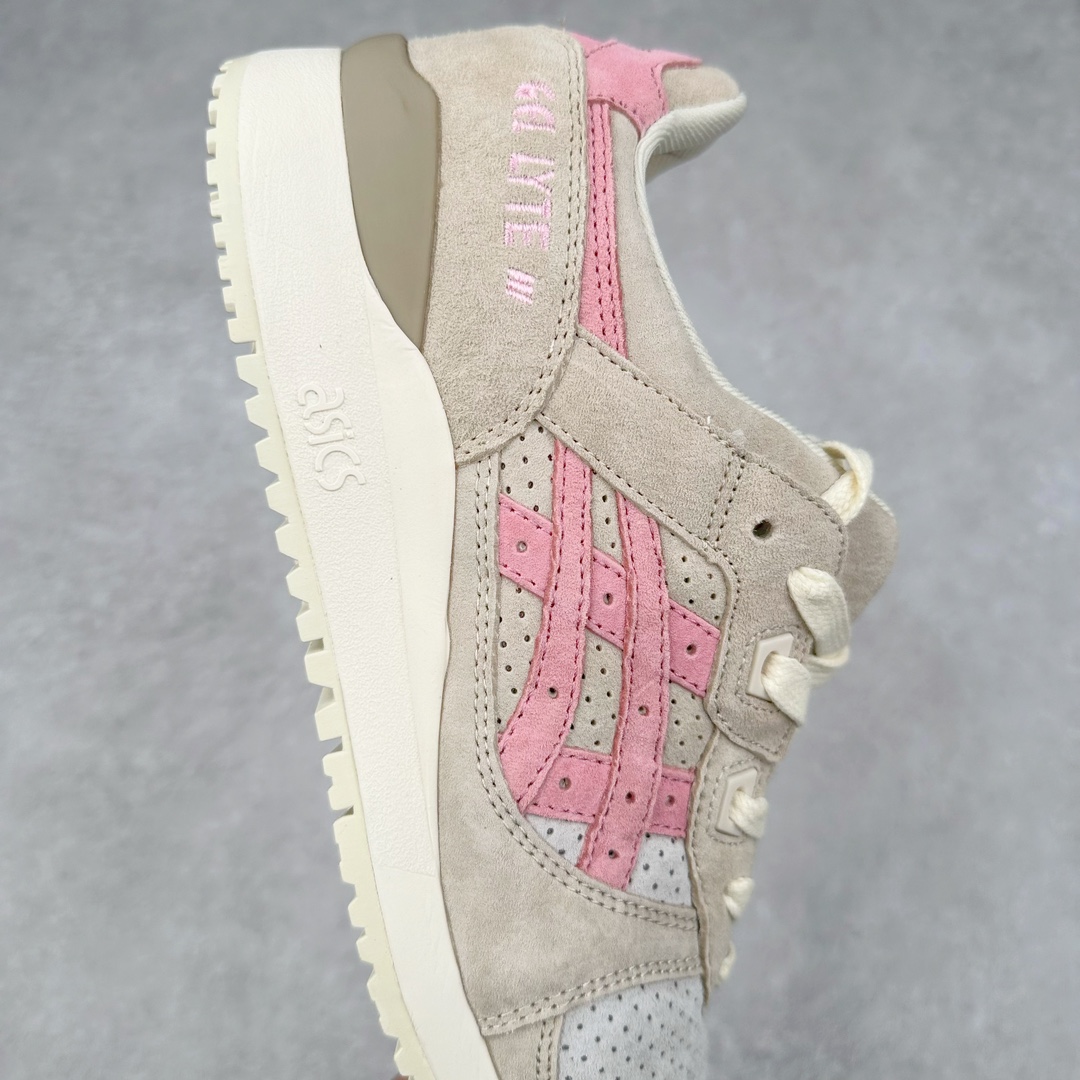 图片[6]-＃纯原福利 Asics Gel-Lyte III 亚瑟士3代系列低帮经典复古休闲运动跑步鞋 伴随着复古跑鞋的再度盛行，让不少运动品牌都将自家经典鞋款重新带回，ASICS 亚瑟士这两年受到众多球鞋爱好者追捧。近期，ASICS 亚瑟士以自己经典的 GEL-LYTE III OG 为蓝本推出了两双全新配色。第一双选择了灰色、藏蓝色和蒂芙尼蓝色拼接呈现，随之妆点一抹粉色，使整双鞋低调又不失细节。材质选择了大面积麂皮与网眼面料打造，保证了质感与透气性兼备。最后以略微泛黄的中底收尾，完善整体设计。另一双以深浅不同的卡其色打造鞋身，缀以淡紫色丰富鞋身细节，想必第一双会更加适合女生上脚。用料与上一双完全相同，提供了优秀的质感。尺码：36 37 37.5 38 39 39.5 40 40.5 41.5 42 42.5 43.5 44 45-选品中心