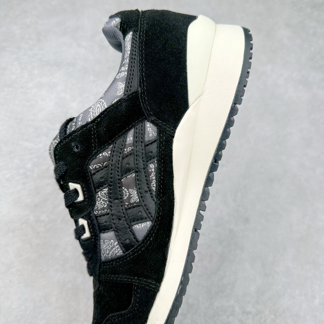 图片[7]-＃纯原福利 Asics Gel-Lyte III 亚瑟士3代系列低帮经典复古休闲运动跑步鞋 伴随着复古跑鞋的再度盛行，让不少运动品牌都将自家经典鞋款重新带回，ASICS 亚瑟士这两年受到众多球鞋爱好者追捧。近期，ASICS 亚瑟士以自己经典的 GEL-LYTE III OG 为蓝本推出了两双全新配色。第一双选择了灰色、藏蓝色和蒂芙尼蓝色拼接呈现，随之妆点一抹粉色，使整双鞋低调又不失细节。材质选择了大面积麂皮与网眼面料打造，保证了质感与透气性兼备。最后以略微泛黄的中底收尾，完善整体设计。另一双以深浅不同的卡其色打造鞋身，缀以淡紫色丰富鞋身细节，想必第一双会更加适合女生上脚。用料与上一双完全相同，提供了优秀的质感。尺码：36 37 37.5 38 39 39.5 40 40.5 41.5 42 42.5 43.5 44 45-选品中心