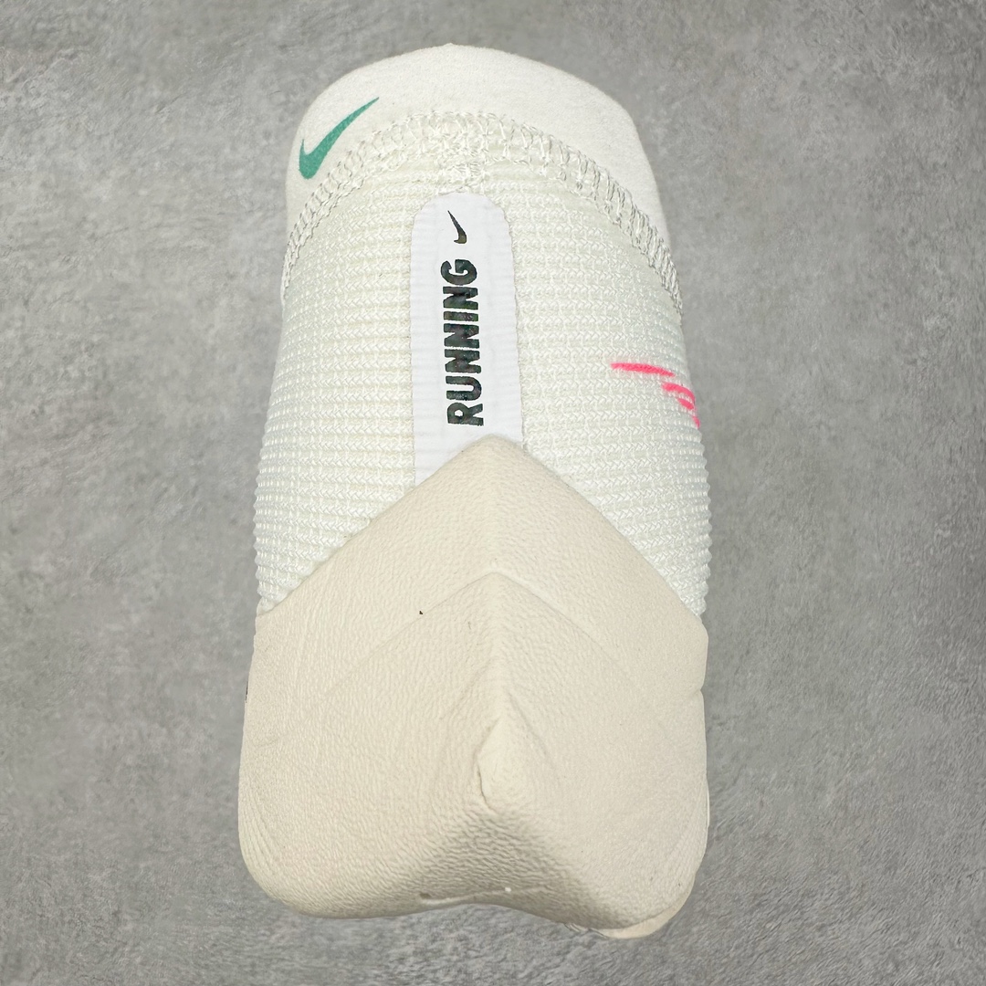 图片[8]-＃特价福利 NK ZoomX Vaporfly Next% 破2马拉松跑鞋 细节整体升级 这款next%和上一款4%的鞋最大区的别于在鞋面面料 鞋面使用了全新 Vaporweave 科技 这种类似蝉翼的材质相比 Flyknit 更加轻薄透气 非对称的鞋带系统和泡棉护垫的加入令舒适度更高 鞋头辅以超大的 Swoosh 点缀 再配上流线型外观设计 时尚感十足 尺码：36 36.5 37.5 38 38.5 39 40 40.5 41 42 42.5 43 44 44.5 45-选品中心