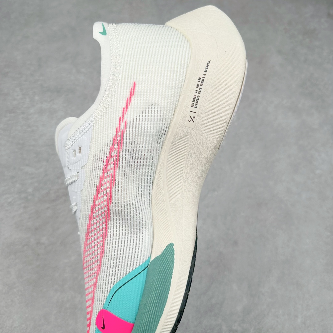 图片[7]-＃特价福利 NK ZoomX Vaporfly Next% 破2马拉松跑鞋 细节整体升级 这款next%和上一款4%的鞋最大区的别于在鞋面面料 鞋面使用了全新 Vaporweave 科技 这种类似蝉翼的材质相比 Flyknit 更加轻薄透气 非对称的鞋带系统和泡棉护垫的加入令舒适度更高 鞋头辅以超大的 Swoosh 点缀 再配上流线型外观设计 时尚感十足 尺码：36 36.5 37.5 38 38.5 39 40 40.5 41 42 42.5 43 44 44.5 45-选品中心