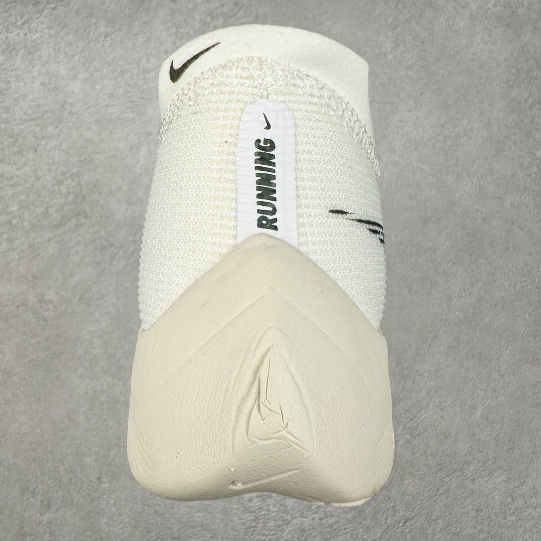 图片[8]-＃特价福利 NK ZoomX Vaporfly Next% 破2马拉松跑鞋 细节整体升级 这款next%和上一款4%的鞋最大区的别于在鞋面面料 鞋面使用了全新 Vaporweave 科技 这种类似蝉翼的材质相比 Flyknit 更加轻薄透气 非对称的鞋带系统和泡棉护垫的加入令舒适度更高 鞋头辅以超大的 Swoosh 点缀 再配上流线型外观设计 时尚感十足 尺码：36 36.5 37.5 38 38.5 39 40 40.5 41 42 42.5 43 44 44.5 45-选品中心