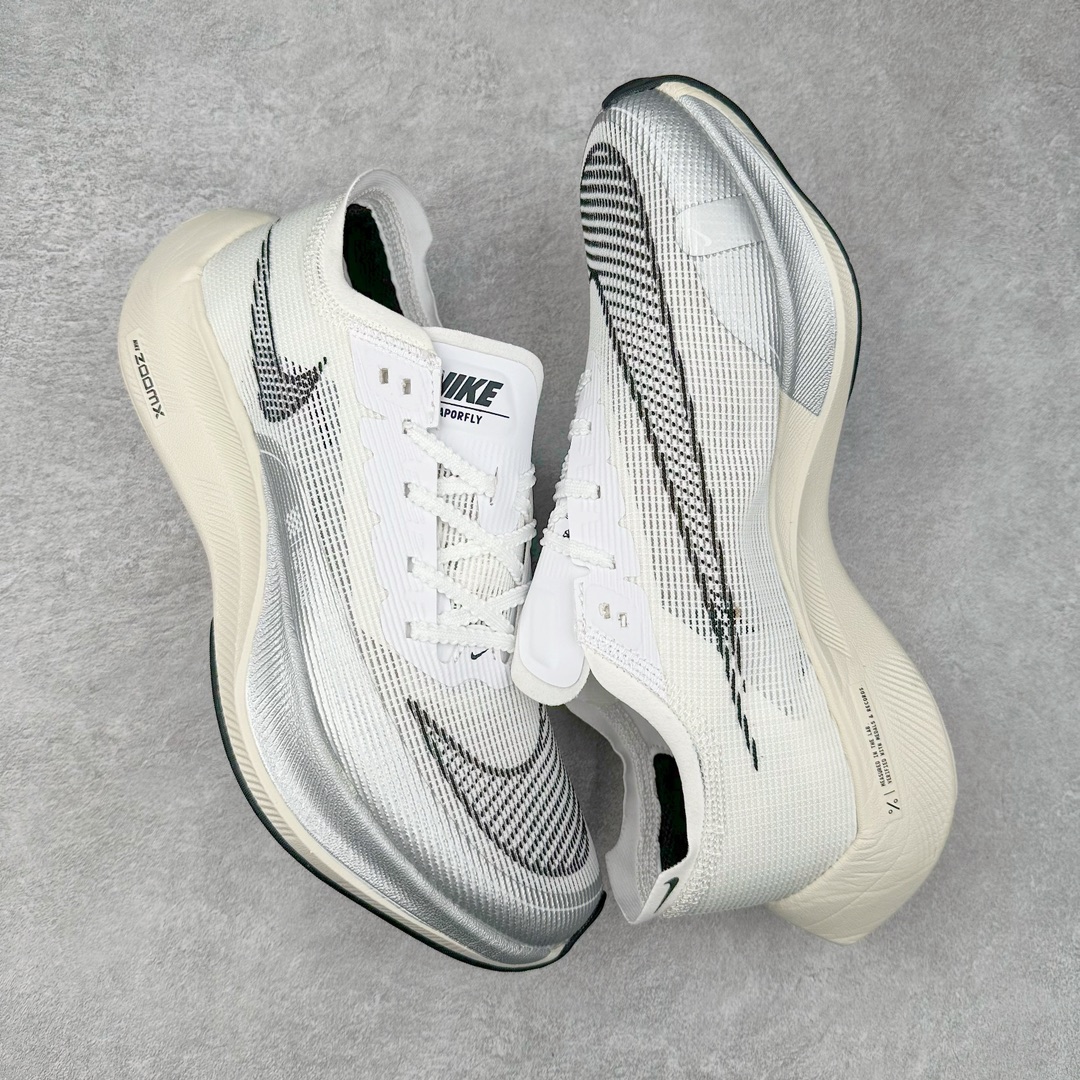 图片[3]-＃特价福利 NK ZoomX Vaporfly Next% 破2马拉松跑鞋 细节整体升级 这款next%和上一款4%的鞋最大区的别于在鞋面面料 鞋面使用了全新 Vaporweave 科技 这种类似蝉翼的材质相比 Flyknit 更加轻薄透气 非对称的鞋带系统和泡棉护垫的加入令舒适度更高 鞋头辅以超大的 Swoosh 点缀 再配上流线型外观设计 时尚感十足 尺码：36 36.5 37.5 38 38.5 39 40 40.5 41 42 42.5 43 44 44.5 45-选品中心