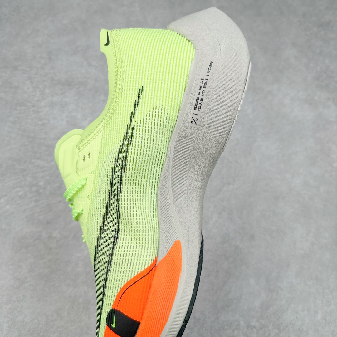 图片[7]-＃特价福利 NK ZoomX Vaporfly Next% 破2马拉松跑鞋 细节整体升级 这款next%和上一款4%的鞋最大区的别于在鞋面面料 鞋面使用了全新 Vaporweave 科技 这种类似蝉翼的材质相比 Flyknit 更加轻薄透气 非对称的鞋带系统和泡棉护垫的加入令舒适度更高 鞋头辅以超大的 Swoosh 点缀 再配上流线型外观设计 时尚感十足 尺码：36 36.5 37.5 38 38.5 39 40 40.5 41 42 42.5 43 44 44.5 45-选品中心