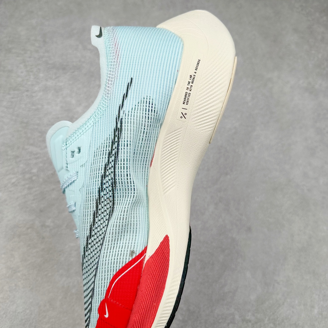 图片[7]-＃特价福利 NK ZoomX Vaporfly Next% 破2马拉松跑鞋 细节整体升级 这款next%和上一款4%的鞋最大区的别于在鞋面面料 鞋面使用了全新 Vaporweave 科技 这种类似蝉翼的材质相比 Flyknit 更加轻薄透气 非对称的鞋带系统和泡棉护垫的加入令舒适度更高 鞋头辅以超大的 Swoosh 点缀 再配上流线型外观设计 时尚感十足 尺码：36 36.5 37.5 38 38.5 39 40 40.5 41 42 42.5 43 44 44.5 45-选品中心