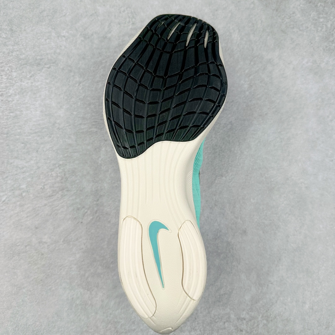 图片[9]-＃特价福利 NK ZoomX Vaporfly Next% 破2马拉松跑鞋 细节整体升级 这款next%和上一款4%的鞋最大区的别于在鞋面面料 鞋面使用了全新 Vaporweave 科技 这种类似蝉翼的材质相比 Flyknit 更加轻薄透气 非对称的鞋带系统和泡棉护垫的加入令舒适度更高 鞋头辅以超大的 Swoosh 点缀 再配上流线型外观设计 时尚感十足 尺码：36 36.5 37.5 38 38.5 39 40 40.5 41 42 42.5 43 44 44.5 45-选品中心