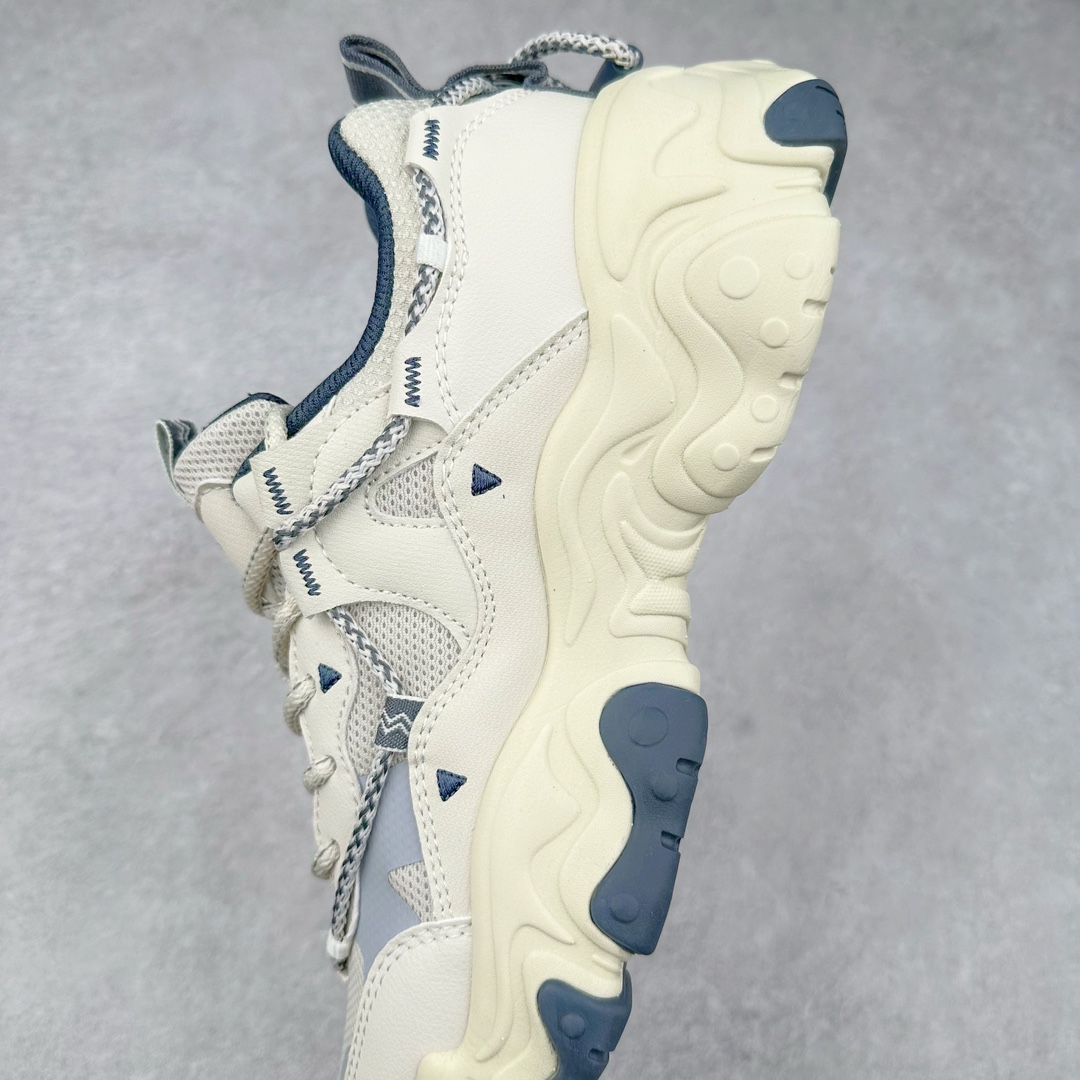 图片[7]-FILA FUSION Fluid 斐乐摩登潮牌防滑耐磨轻便运动鞋 FUSION 系列传承了 FILA 的百年基因，融入年轻运动及潮流文化，成为引领变革、创新突破的一代。以“1+N” 的跨界合作模式重现经典的同时创造经典。带来最出其不意的跨界合作惊喜。同时，FILAFUSION把FILA 的 DNA 融入到定制体验里，你可以随心制造厲于你的产品。FILA FUSION 的鞋家族涵盖了老爹鞋、跑步鞋、网球鞋、季节款。风格复古新潮，满足了时尚人士出行及各类运动的搭配需求，成为当下年轻人筷拥的鞋类品牌之一。FILA FUSION 走进年轻人的世界，通过年轻人运动，街舞，滑板，篮球，展现 FILA FUSION 的潮流态度和年轻文化。FILA FUSION 认为末来属于引领变革、创新突破的年轻一代，让我们一起构成 FILA 未来的蓝图吧！尺码：35.5 36 36.5 37.5 38 38.5 39 40 40.5 41 42 42.5 43 44 44.5 45 45.5-选品中心