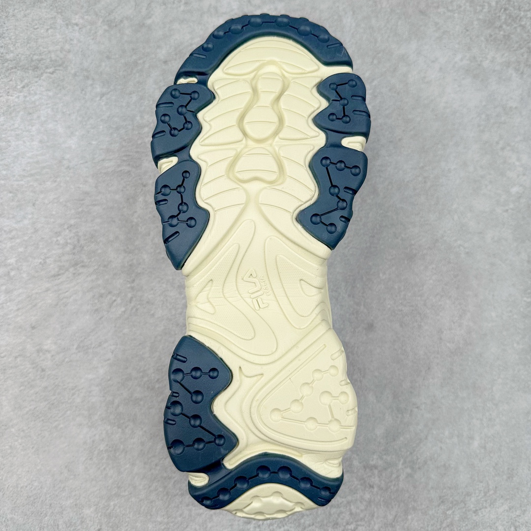 图片[9]-FILA FUSION Fluid 斐乐摩登潮牌防滑耐磨轻便运动鞋 FUSION 系列传承了 FILA 的百年基因，融入年轻运动及潮流文化，成为引领变革、创新突破的一代。以“1+N” 的跨界合作模式重现经典的同时创造经典。带来最出其不意的跨界合作惊喜。同时，FILAFUSION把FILA 的 DNA 融入到定制体验里，你可以随心制造厲于你的产品。FILA FUSION 的鞋家族涵盖了老爹鞋、跑步鞋、网球鞋、季节款。风格复古新潮，满足了时尚人士出行及各类运动的搭配需求，成为当下年轻人筷拥的鞋类品牌之一。FILA FUSION 走进年轻人的世界，通过年轻人运动，街舞，滑板，篮球，展现 FILA FUSION 的潮流态度和年轻文化。FILA FUSION 认为末来属于引领变革、创新突破的年轻一代，让我们一起构成 FILA 未来的蓝图吧！尺码：35.5 36 36.5 37.5 38 38.5 39 40 40.5 41 42 42.5 43 44 44.5 45 45.5-选品中心