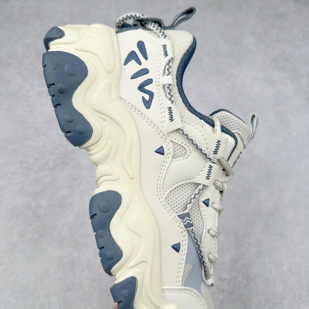 图片[6]-FILA FUSION Fluid 斐乐摩登潮牌防滑耐磨轻便运动鞋 FUSION 系列传承了 FILA 的百年基因，融入年轻运动及潮流文化，成为引领变革、创新突破的一代。以“1+N” 的跨界合作模式重现经典的同时创造经典。带来最出其不意的跨界合作惊喜。同时，FILAFUSION把FILA 的 DNA 融入到定制体验里，你可以随心制造厲于你的产品。FILA FUSION 的鞋家族涵盖了老爹鞋、跑步鞋、网球鞋、季节款。风格复古新潮，满足了时尚人士出行及各类运动的搭配需求，成为当下年轻人筷拥的鞋类品牌之一。FILA FUSION 走进年轻人的世界，通过年轻人运动，街舞，滑板，篮球，展现 FILA FUSION 的潮流态度和年轻文化。FILA FUSION 认为末来属于引领变革、创新突破的年轻一代，让我们一起构成 FILA 未来的蓝图吧！尺码：35.5 36 36.5 37.5 38 38.5 39 40 40.5 41 42 42.5 43 44 44.5 45 45.5-选品中心