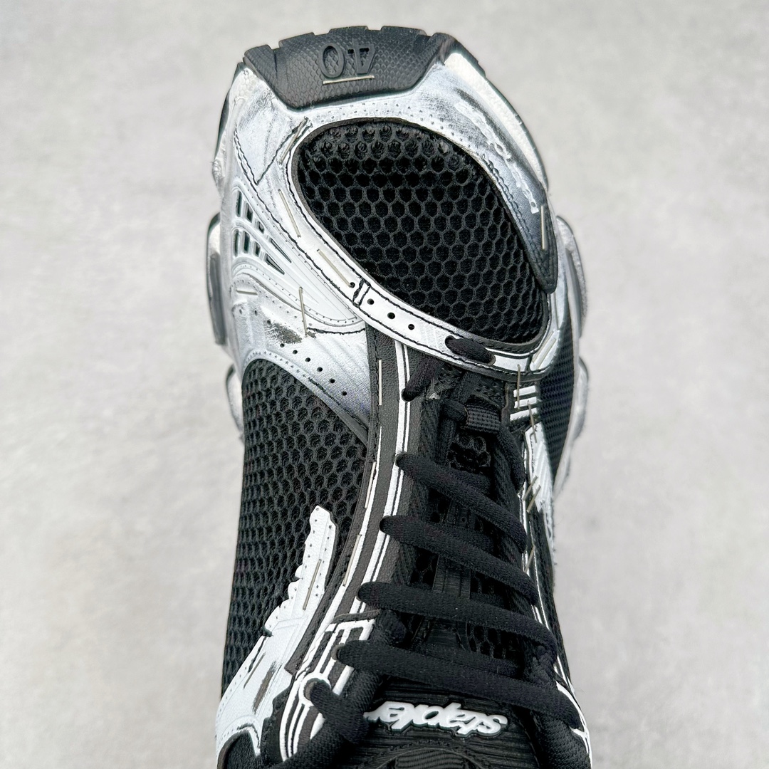 图片[4]-BALENCIAGA Stapler Sneakers 巴黎世家订书机鞋网布系带低帮走秀复古老爹鞋 展现品牌对于新潮事物的热情 这款鞋子拥有巨大尺寸和醒目设计 符合当下”老爹鞋”的趋势 鞋子采用银灰配色 营造出低调而不失华丽的效果 10XL的尺码使它成为市场中最显眼的存在 适合追求个性化的人群 Balenciaga始终站在时尚前沿 此次发布的产品再次体现了他们的创新能力 偏大一码 尺码：35 36 37 38 39 40 41 42 43 44 45 46-选品中心