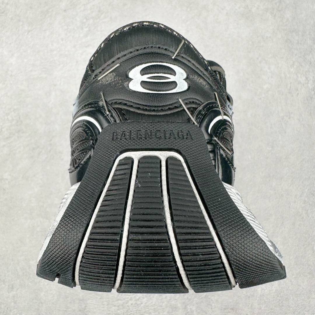 图片[8]-BALENCIAGA Stapler Sneakers 巴黎世家订书机鞋网布系带低帮走秀复古老爹鞋 展现品牌对于新潮事物的热情 这款鞋子拥有巨大尺寸和醒目设计 符合当下”老爹鞋”的趋势 鞋子采用银灰配色 营造出低调而不失华丽的效果 10XL的尺码使它成为市场中最显眼的存在 适合追求个性化的人群 Balenciaga始终站在时尚前沿 此次发布的产品再次体现了他们的创新能力 偏大一码 尺码：35 36 37 38 39 40 41 42 43 44 45 46-选品中心