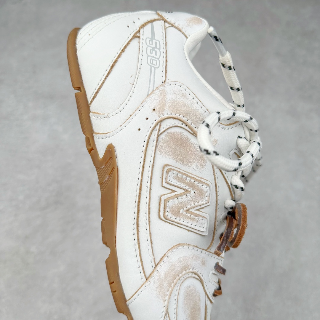图片[6]-＃莞产 Miumiu x New Balance NB530 新百伦缪缪联名款复古运动鞋 全套原楦原纸板原厂数据开发 原厂三文治网纱 原装进口羊皮加羊反绒正确绒感卡色 正确中底拉帮中底纸板满印细节 冲裁组合 匠心打造 耗时两个月开发完成 工艺极其复杂难度可想而知 新开独立私模大底 全网唯一正确私模大底 高端零售专供产物 这双变奏版本的530 SL 有着抢眼的双鞋带系统 以撞色的拼接感带出不同以往的风格 同时透过网眼面料与麂皮呈现复古质地 除了极为受到欢迎的棕色调之外 还推出了轻盈的裸白色系 而双方的联名徽标则展现在鞋舌以及内里衬底之上 搭配棉质和皮革的双重鞋带设计呈现出不俗的质感 此番的一大亮点就是将原来的ABZORB 鞋底更换为超薄外底 诠释Y2K风造型 鞋舌上的\\\”Miu Miu\\\”和\\\”NB\\\”Logo彰显联名身份 整双鞋带来浓浓的复古氛围 尺码：36 37 37.5 38 38.5 39.5 40 40.5 41.5 42 42.5 43 44 44.5 45-选品中心