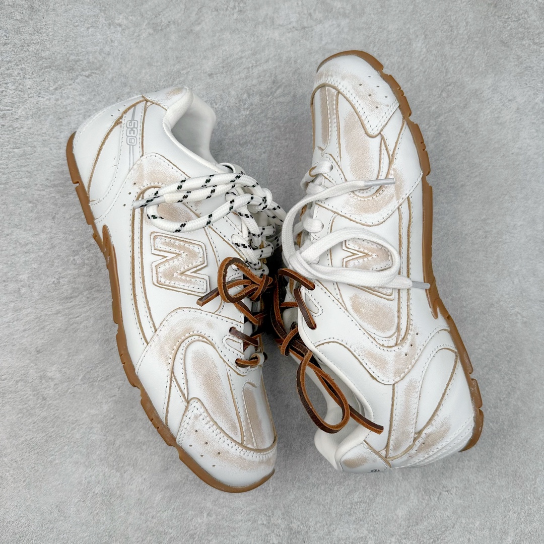 图片[3]-＃莞产 Miumiu x New Balance NB530 新百伦缪缪联名款复古运动鞋 全套原楦原纸板原厂数据开发 原厂三文治网纱 原装进口羊皮加羊反绒正确绒感卡色 正确中底拉帮中底纸板满印细节 冲裁组合 匠心打造 耗时两个月开发完成 工艺极其复杂难度可想而知 新开独立私模大底 全网唯一正确私模大底 高端零售专供产物 这双变奏版本的530 SL 有着抢眼的双鞋带系统 以撞色的拼接感带出不同以往的风格 同时透过网眼面料与麂皮呈现复古质地 除了极为受到欢迎的棕色调之外 还推出了轻盈的裸白色系 而双方的联名徽标则展现在鞋舌以及内里衬底之上 搭配棉质和皮革的双重鞋带设计呈现出不俗的质感 此番的一大亮点就是将原来的ABZORB 鞋底更换为超薄外底 诠释Y2K风造型 鞋舌上的\\\”Miu Miu\\\”和\\\”NB\\\”Logo彰显联名身份 整双鞋带来浓浓的复古氛围 尺码：36 37 37.5 38 38.5 39.5 40 40.5 41.5 42 42.5 43 44 44.5 45-选品中心