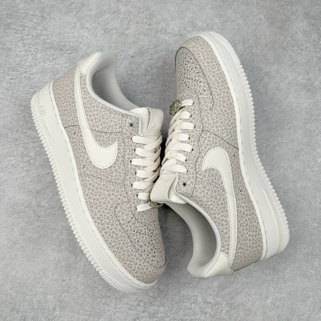 图片[3]-NK Air Force 1´07 Low 空军一号低帮百搭休闲运动板鞋 FJ4146-104 柔软、弹性十足的缓震性能和出色的中底设计 横跨复古与现代的外型结合 造就出风靡全球 三十多年的Force 1 直到今天还深受青睐 尺码：36 36.5 37.5 38 38.5 39 40 40.5 41 42 42.5 43 44 44.5 45-选品中心