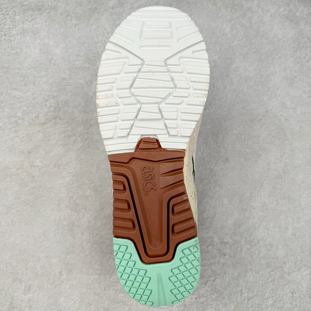 图片[9]-＃纯原福利 Asics Gel-Lyte III 亚瑟士3代系列低帮经典复古休闲运动跑步鞋 伴随着复古跑鞋的再度盛行，让不少运动品牌都将自家经典鞋款重新带回，ASICS 亚瑟士这两年受到众多球鞋爱好者追捧。近期，ASICS 亚瑟士以自己经典的 GEL-LYTE III OG 为蓝本推出了两双全新配色。第一双选择了灰色、藏蓝色和蒂芙尼蓝色拼接呈现，随之妆点一抹粉色，使整双鞋低调又不失细节。材质选择了大面积麂皮与网眼面料打造，保证了质感与透气性兼备。最后以略微泛黄的中底收尾，完善整体设计。另一双以深浅不同的卡其色打造鞋身，缀以淡紫色丰富鞋身细节，想必第一双会更加适合女生上脚。用料与上一双完全相同，提供了优秀的质感。尺码：36 37 37.5 38 39 39.5 40 40.5 41.5 42 42.5 43.5 44 45-选品中心